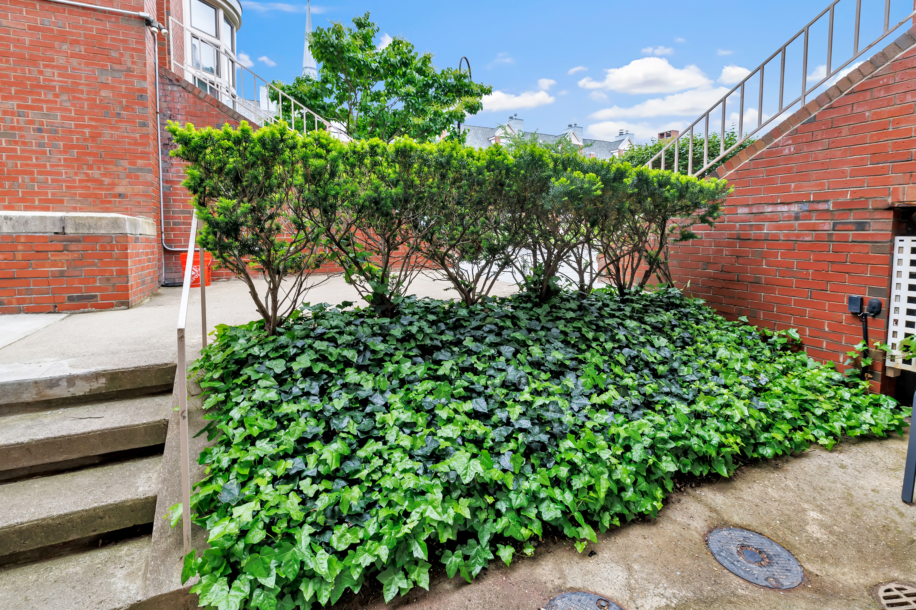 42 Temple Court 42