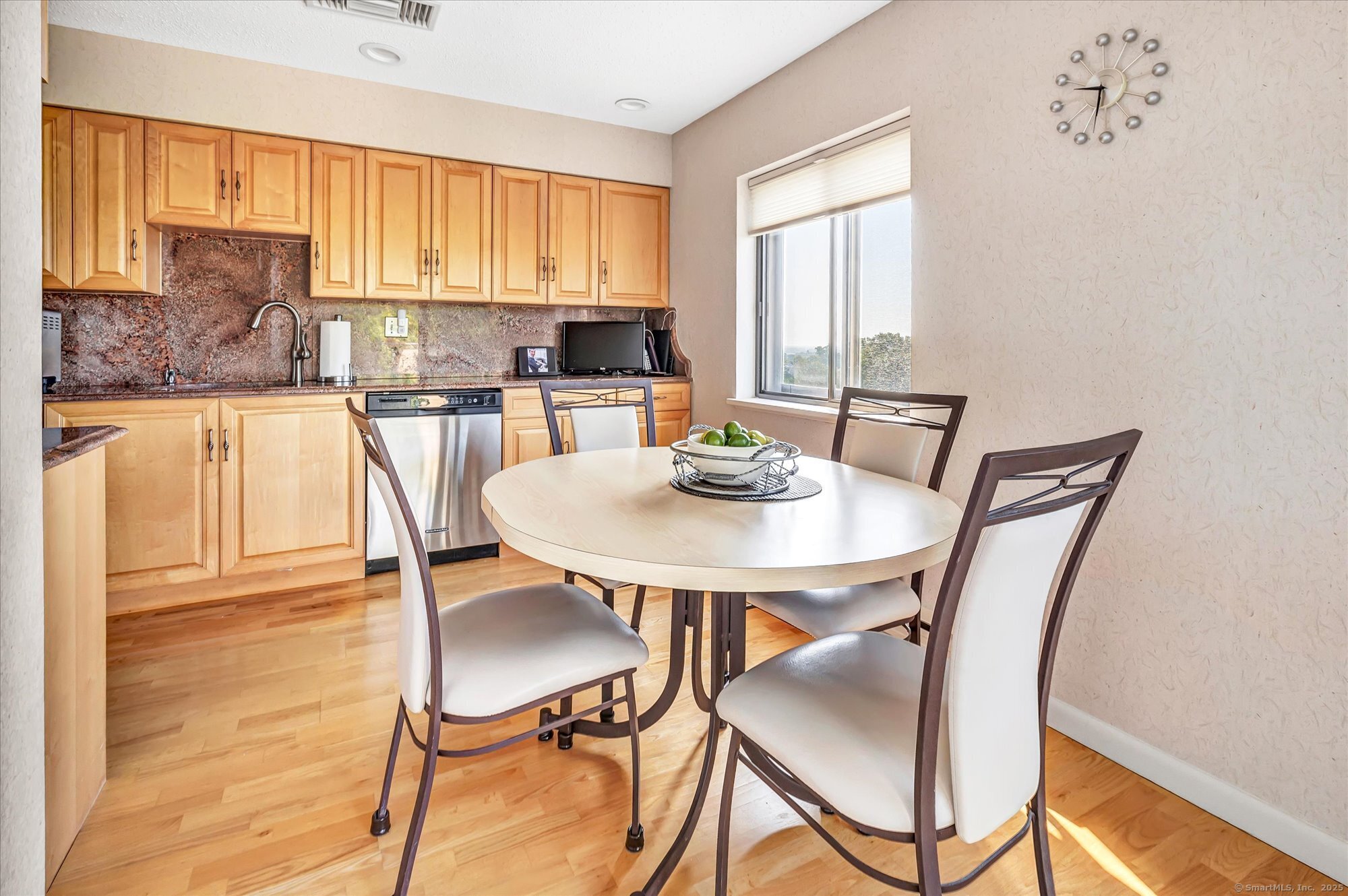 3200 Park Avenue 6F1
