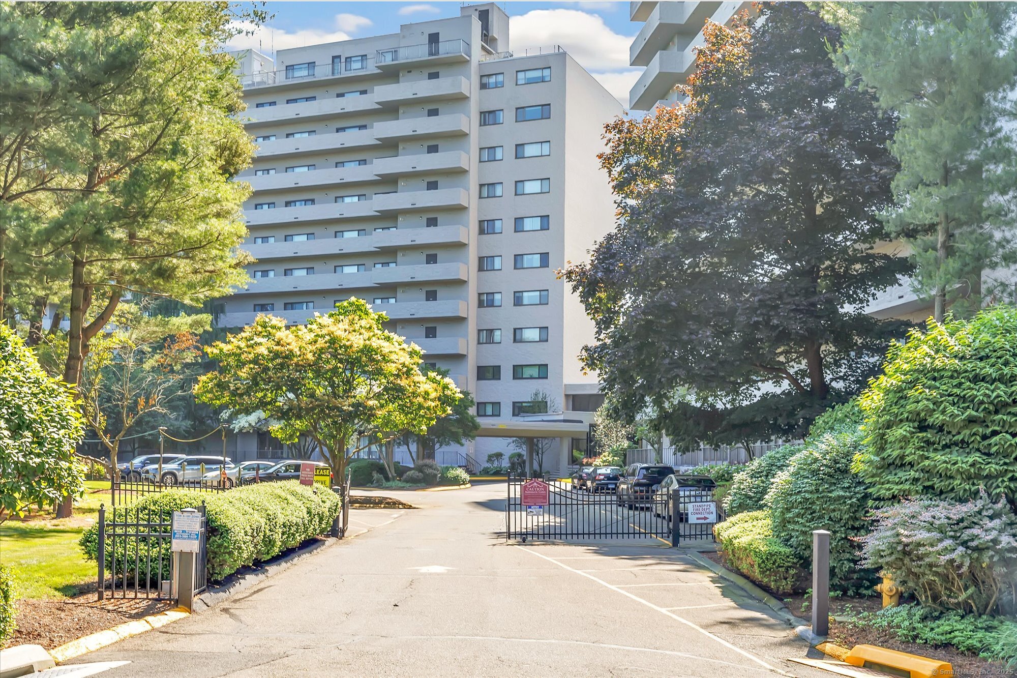 3200 Park Avenue 6F1