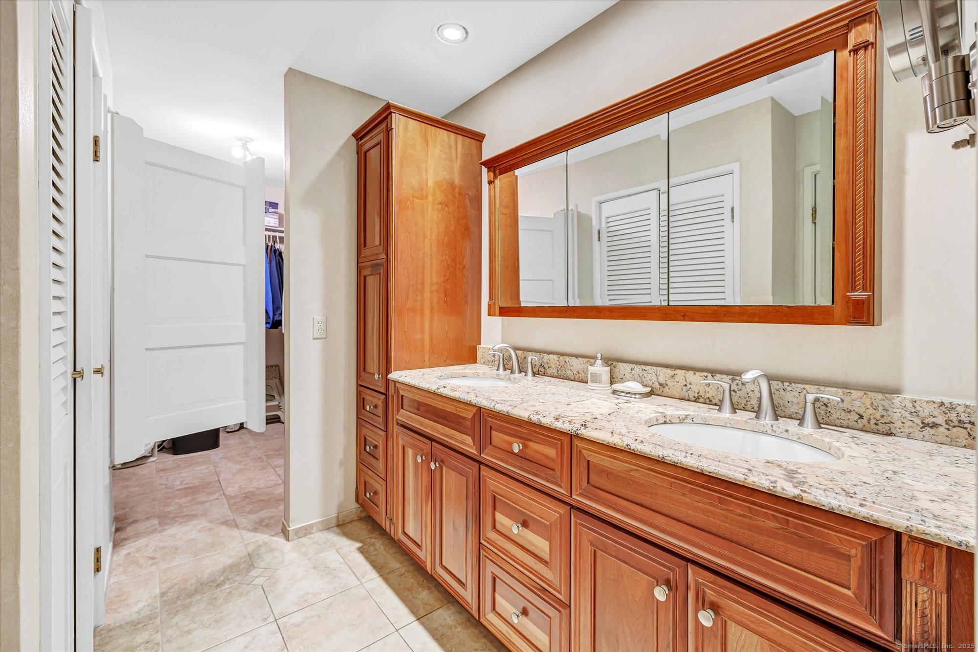 3200 Park Avenue 6F1