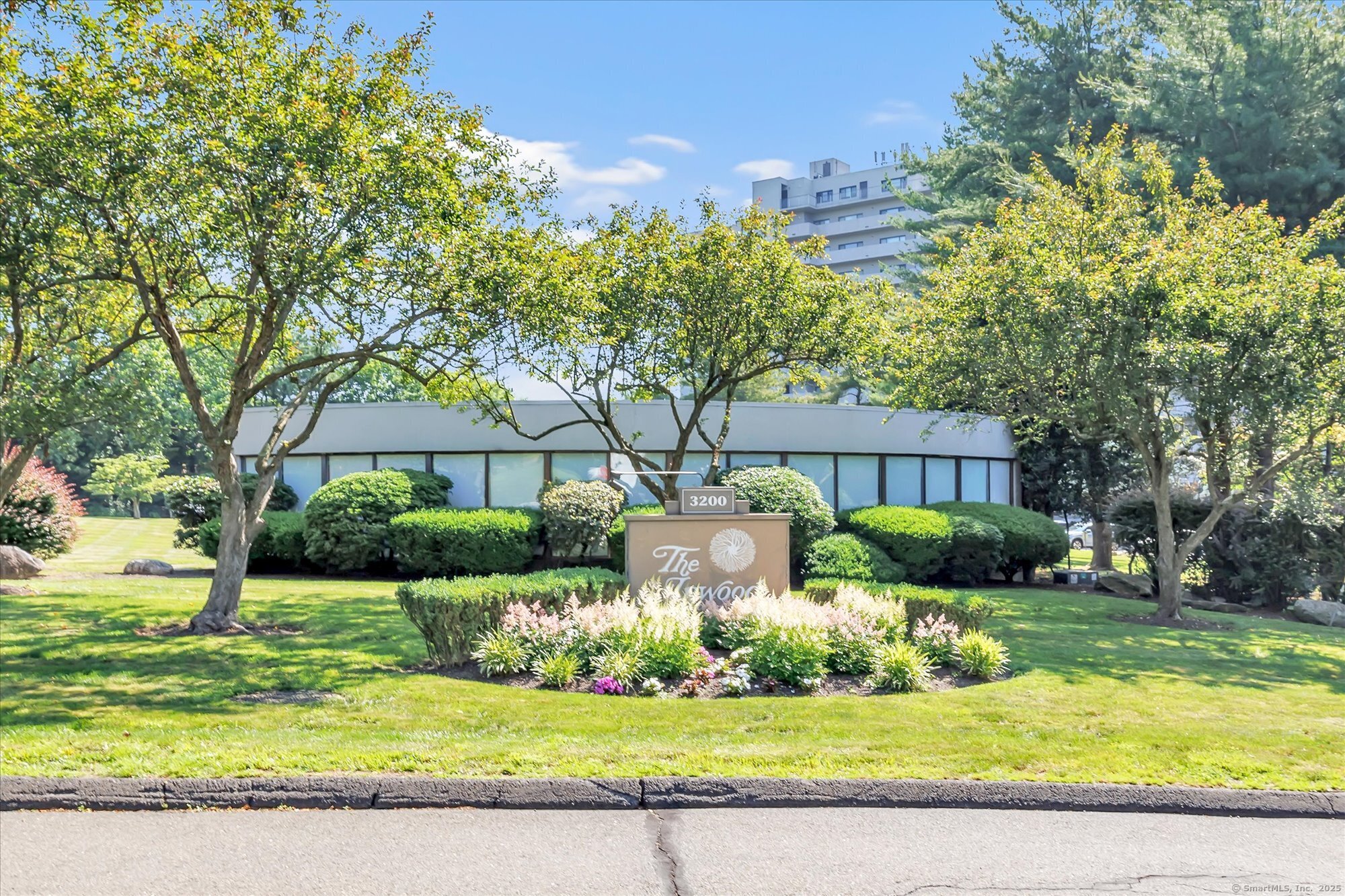 3200 Park Avenue 6F1