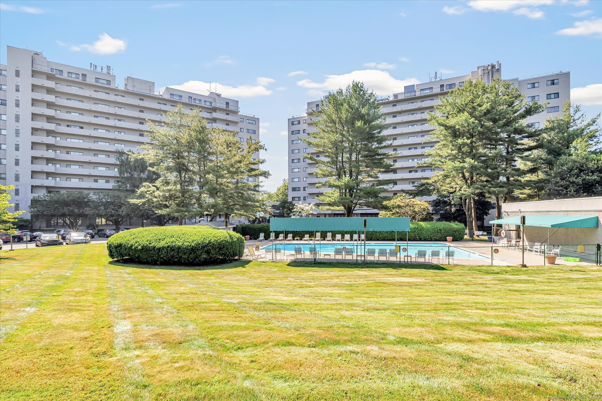 3200 Park Avenue 6F1