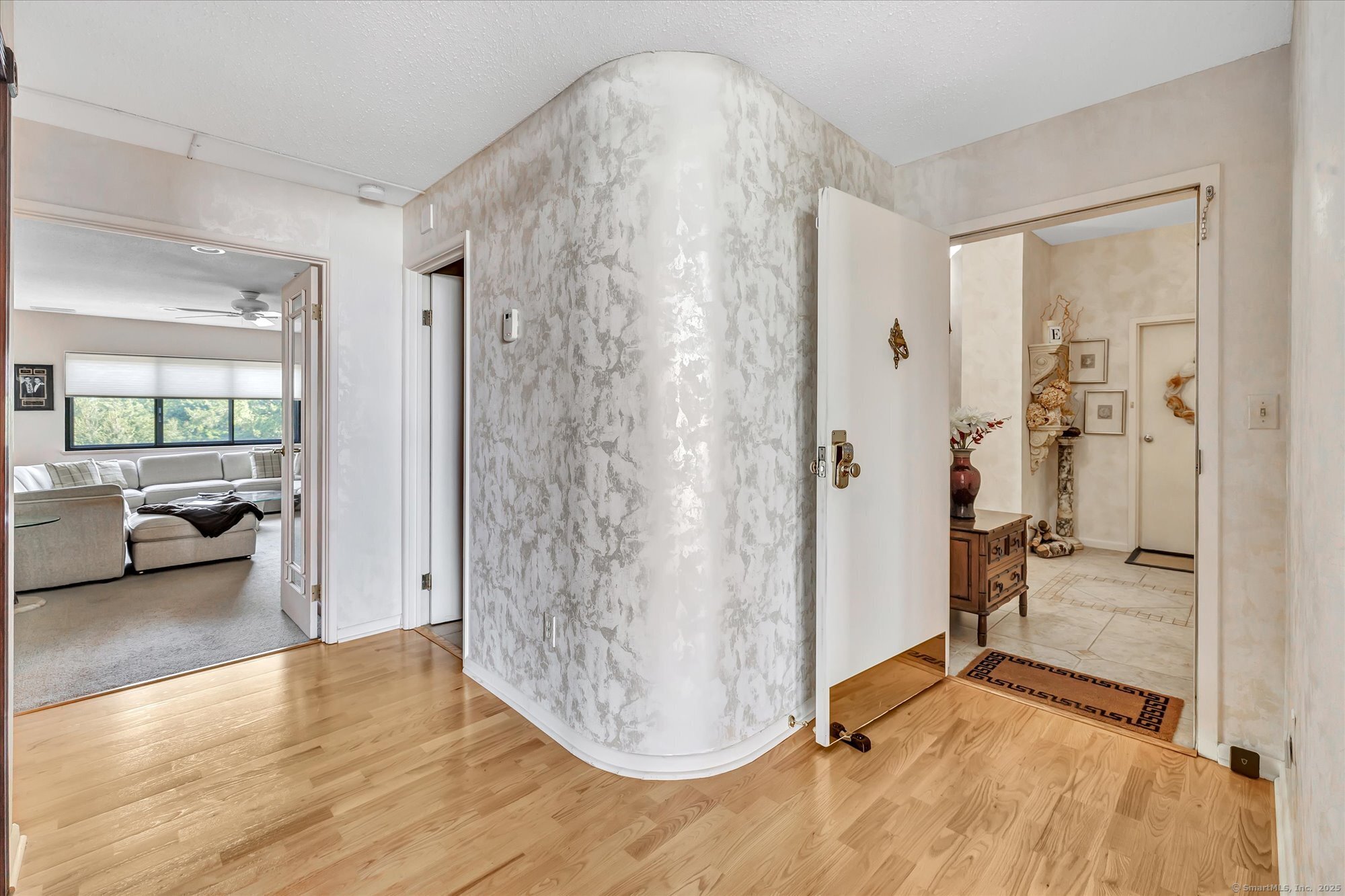 3200 Park Avenue 6F1