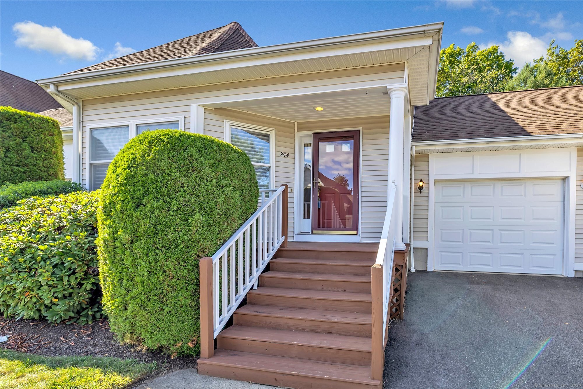 244 Summerfield Gardens 244