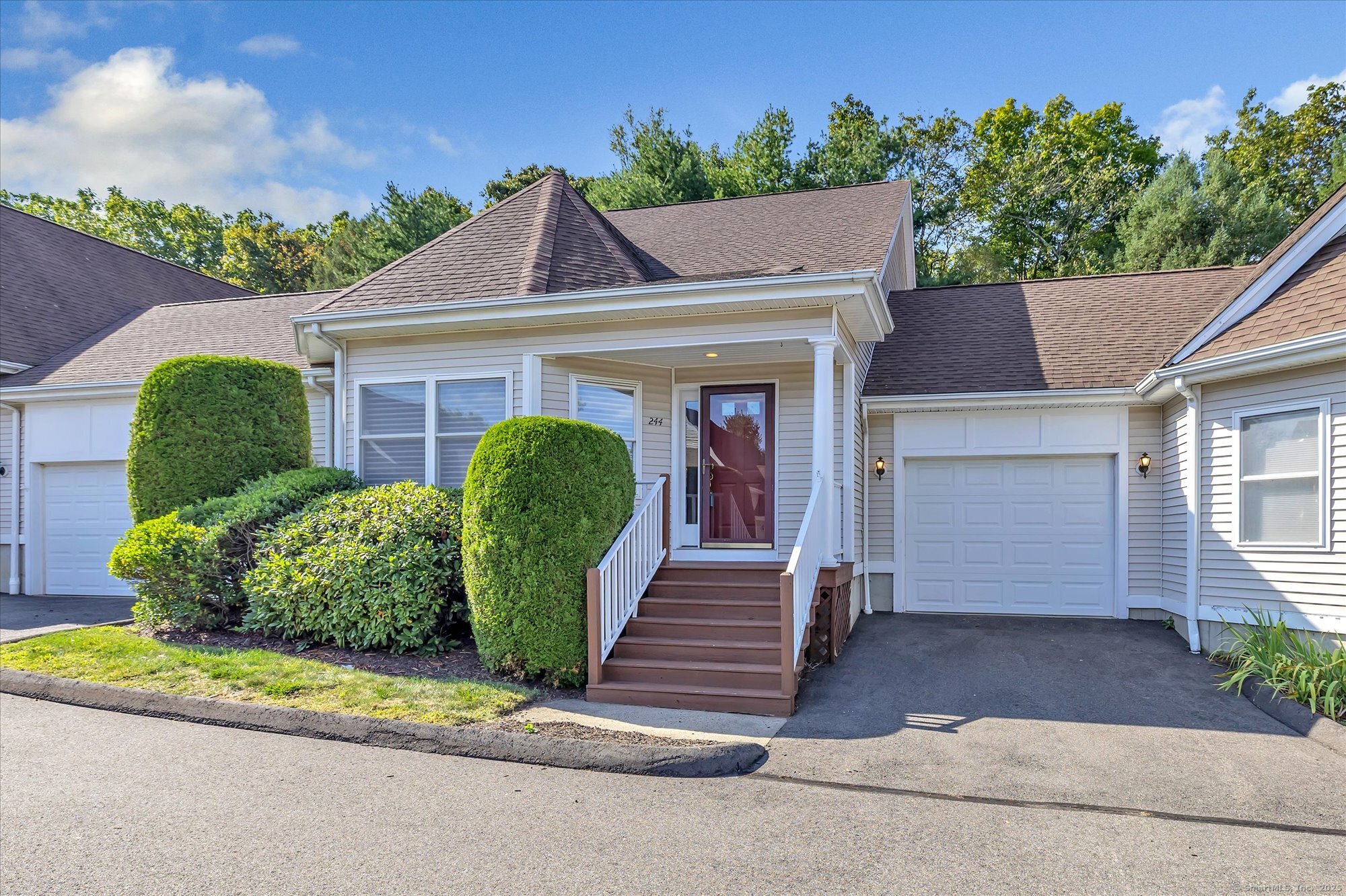 244 Summerfield Gardens 244