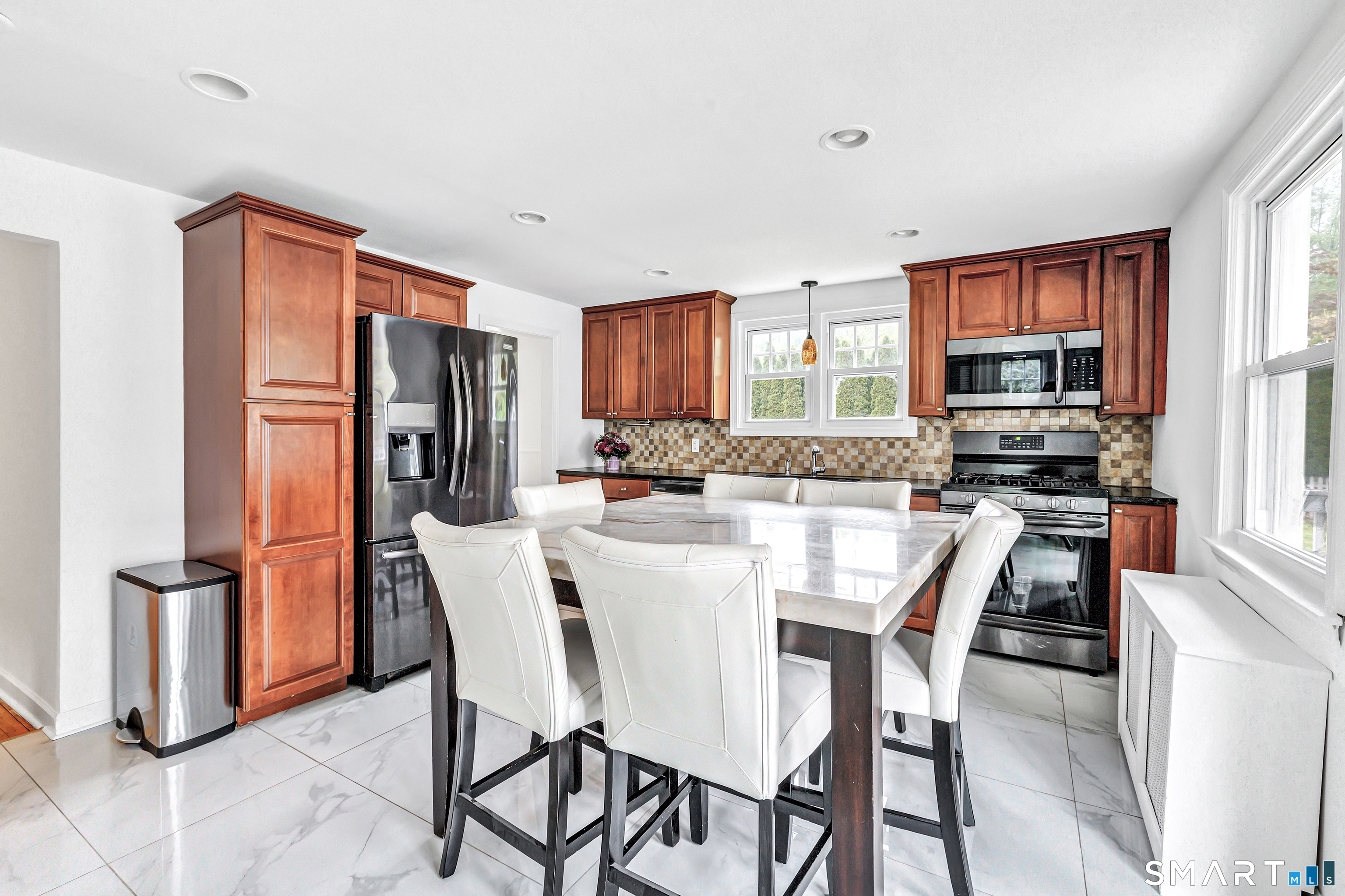 12 Sunset Avenue