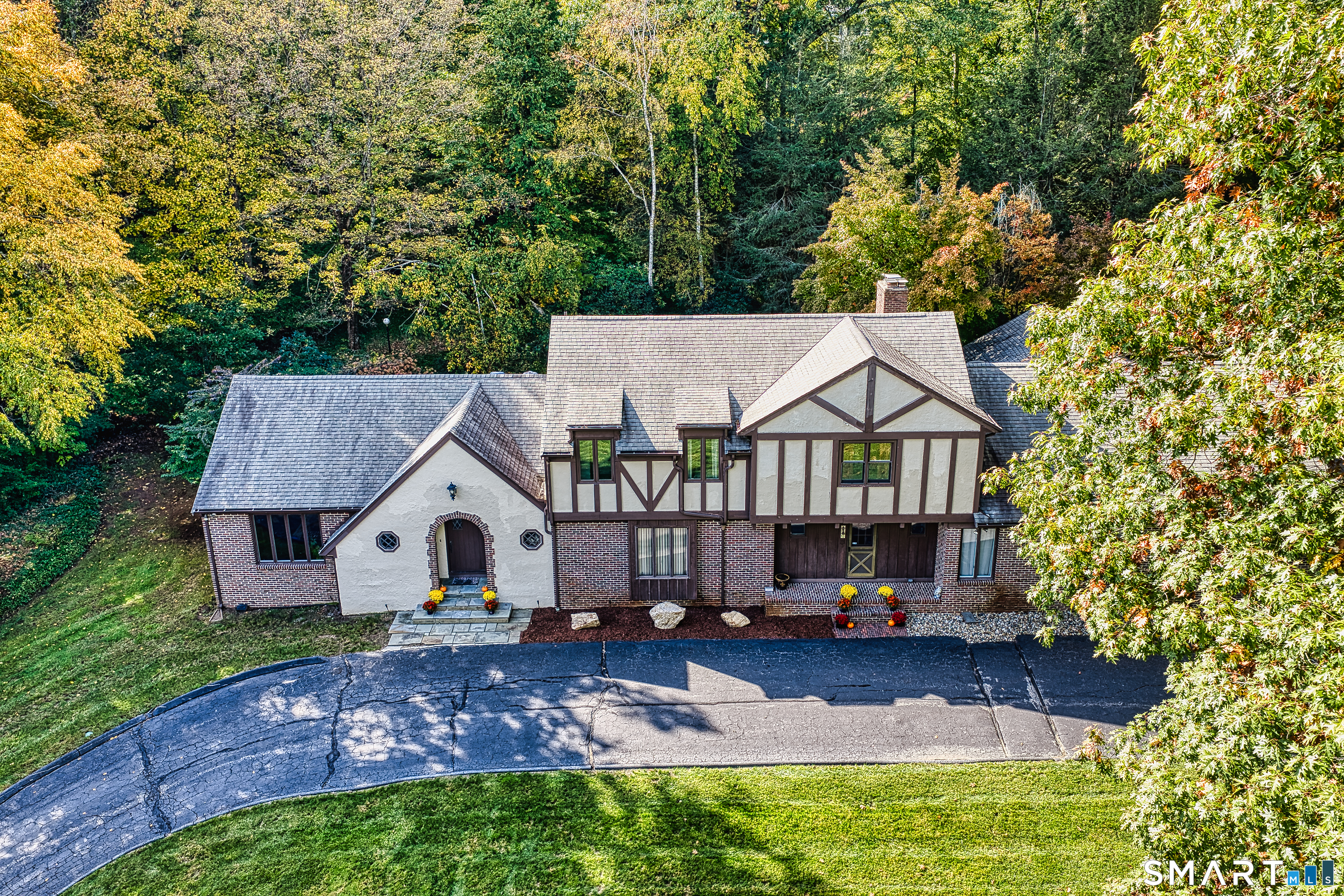 14 Tulip Tree Lane Woodbridge CT
