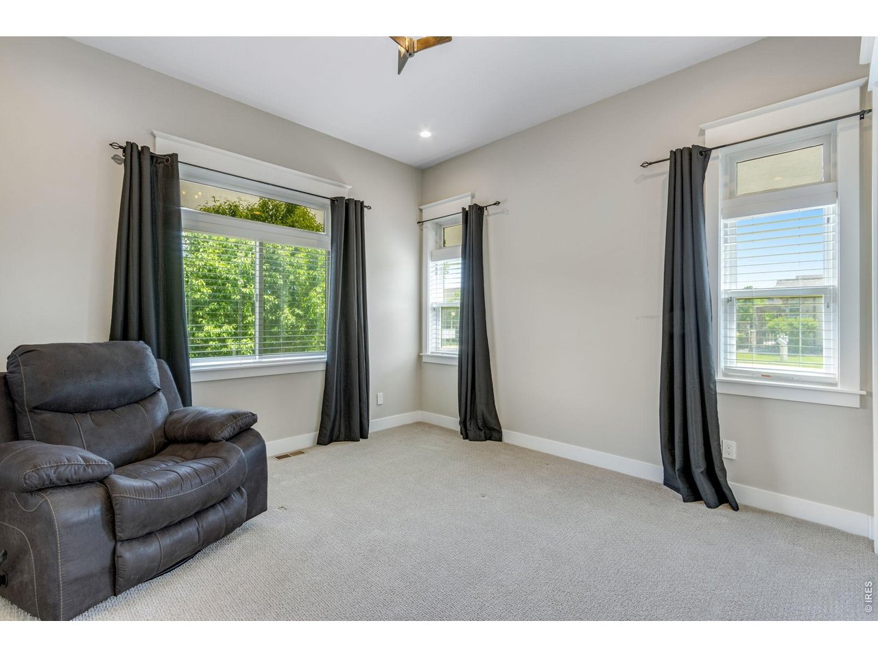 2006 Vineyard Dr