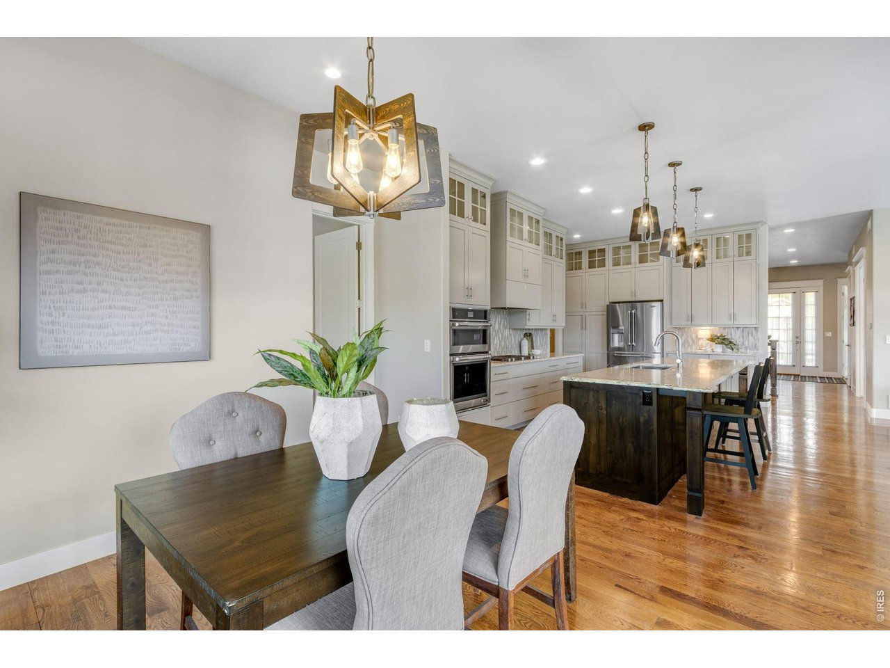 2006 Vineyard Dr