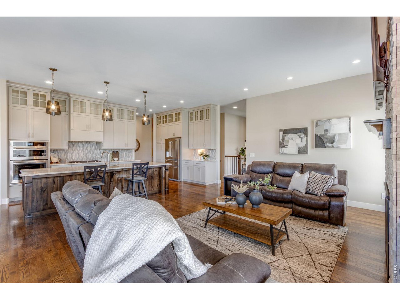 2006 Vineyard Dr