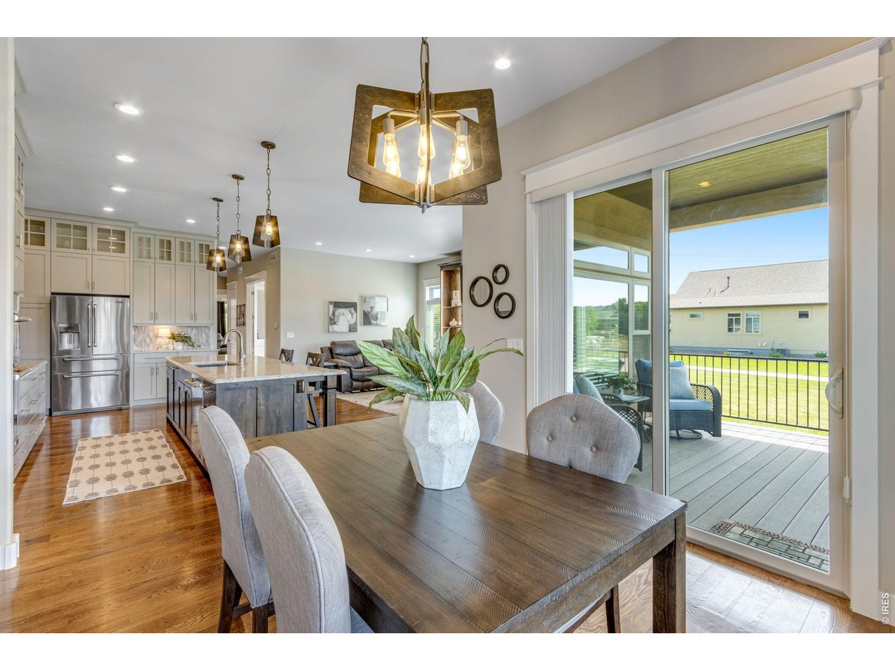 2006 Vineyard Dr