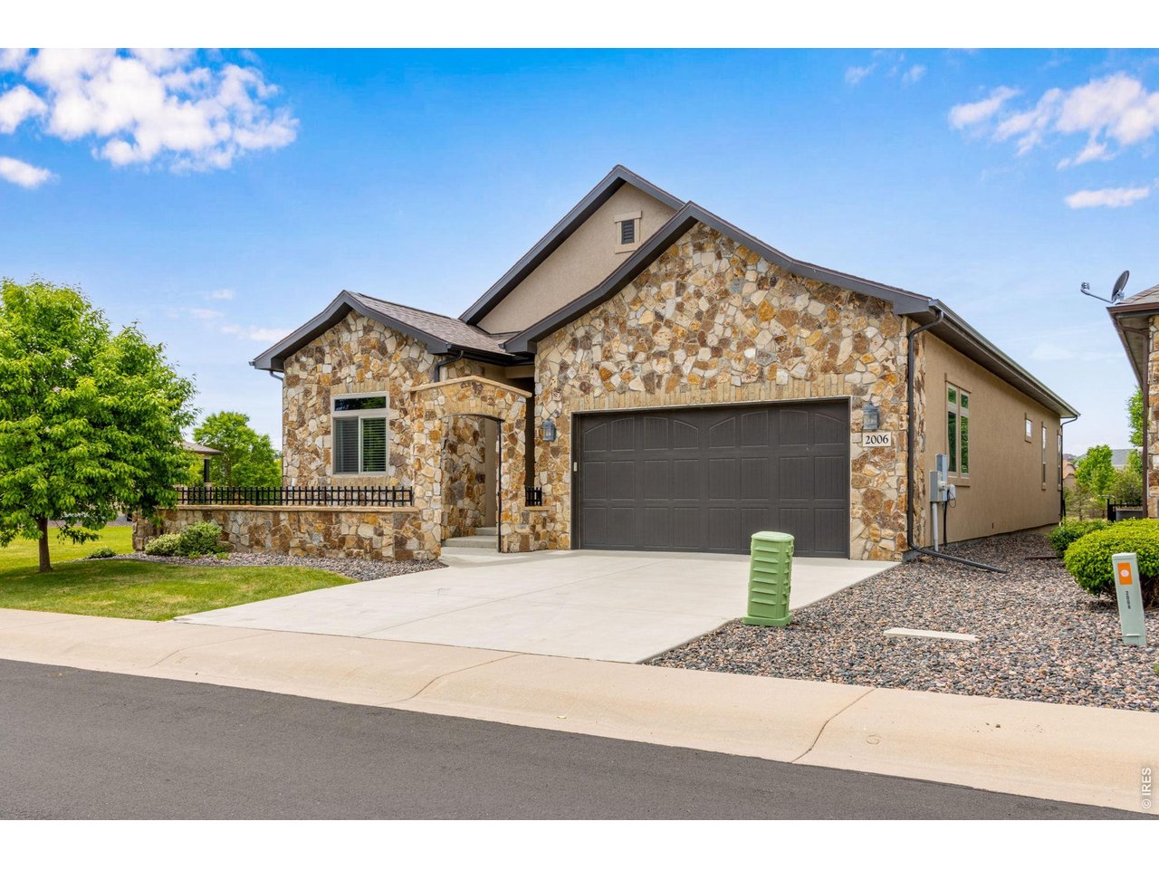 2006 Vineyard Dr