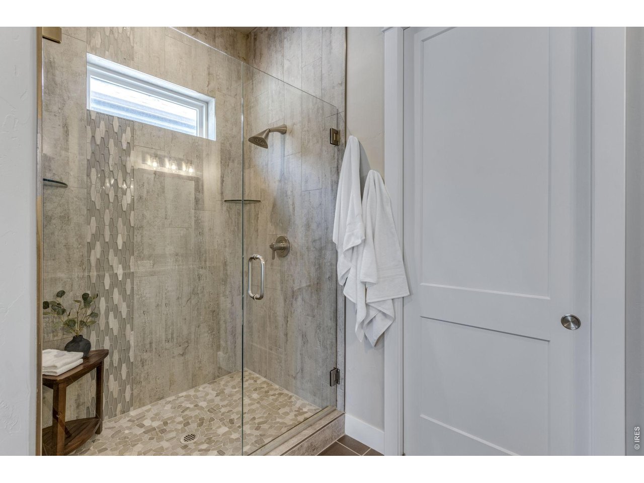 2006 Vineyard Dr
