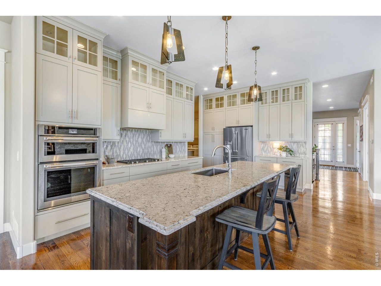 2006 Vineyard Dr
