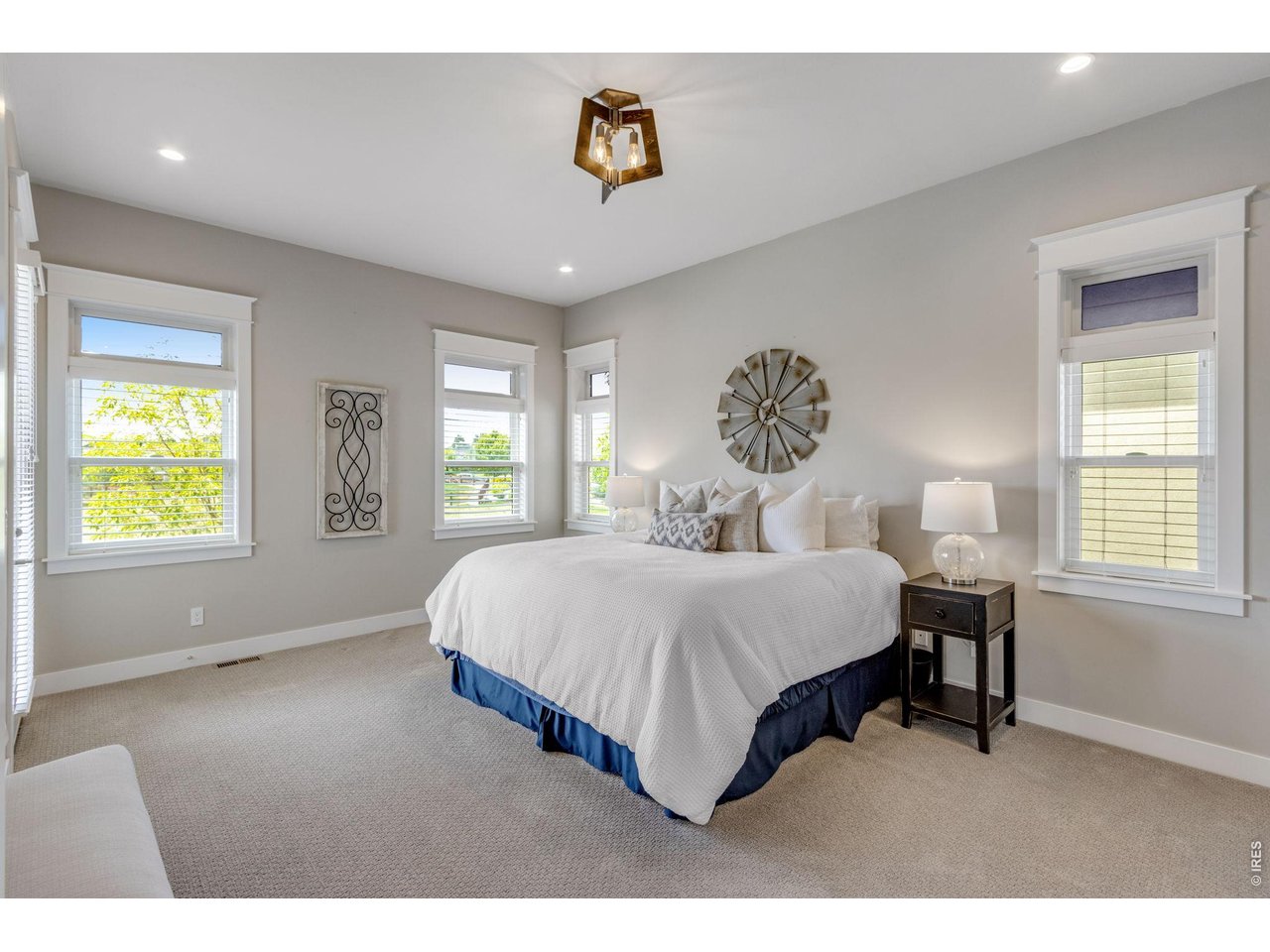 2006 Vineyard Dr