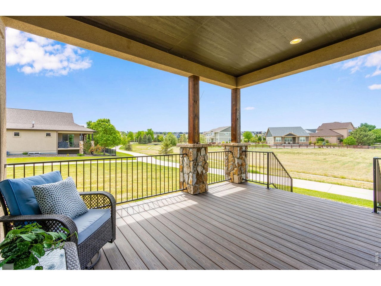 2006 Vineyard Dr