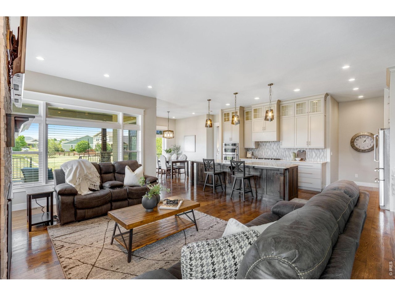 2006 Vineyard Dr