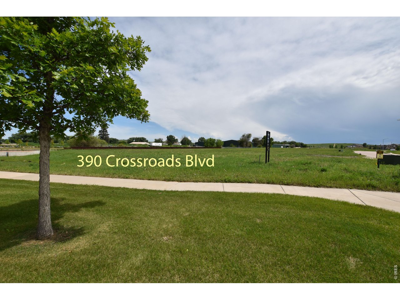 320 Crossroads Blvd