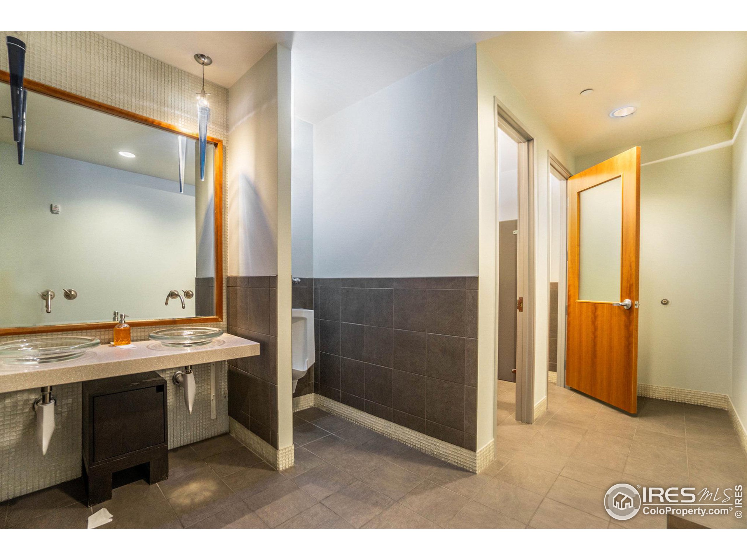 355 Eastman Park Dr Unit: #200
