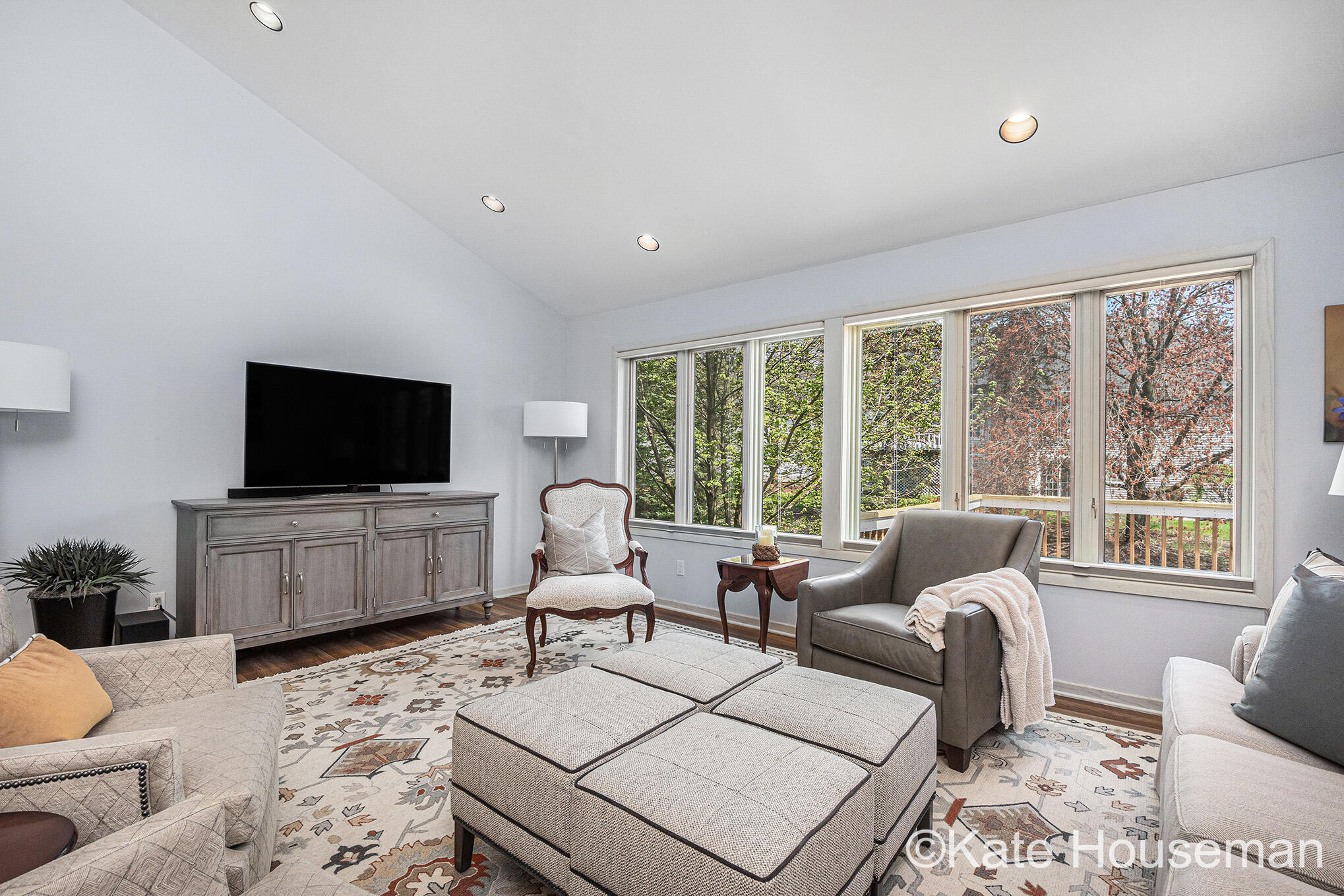 1334 Thornberry Court W