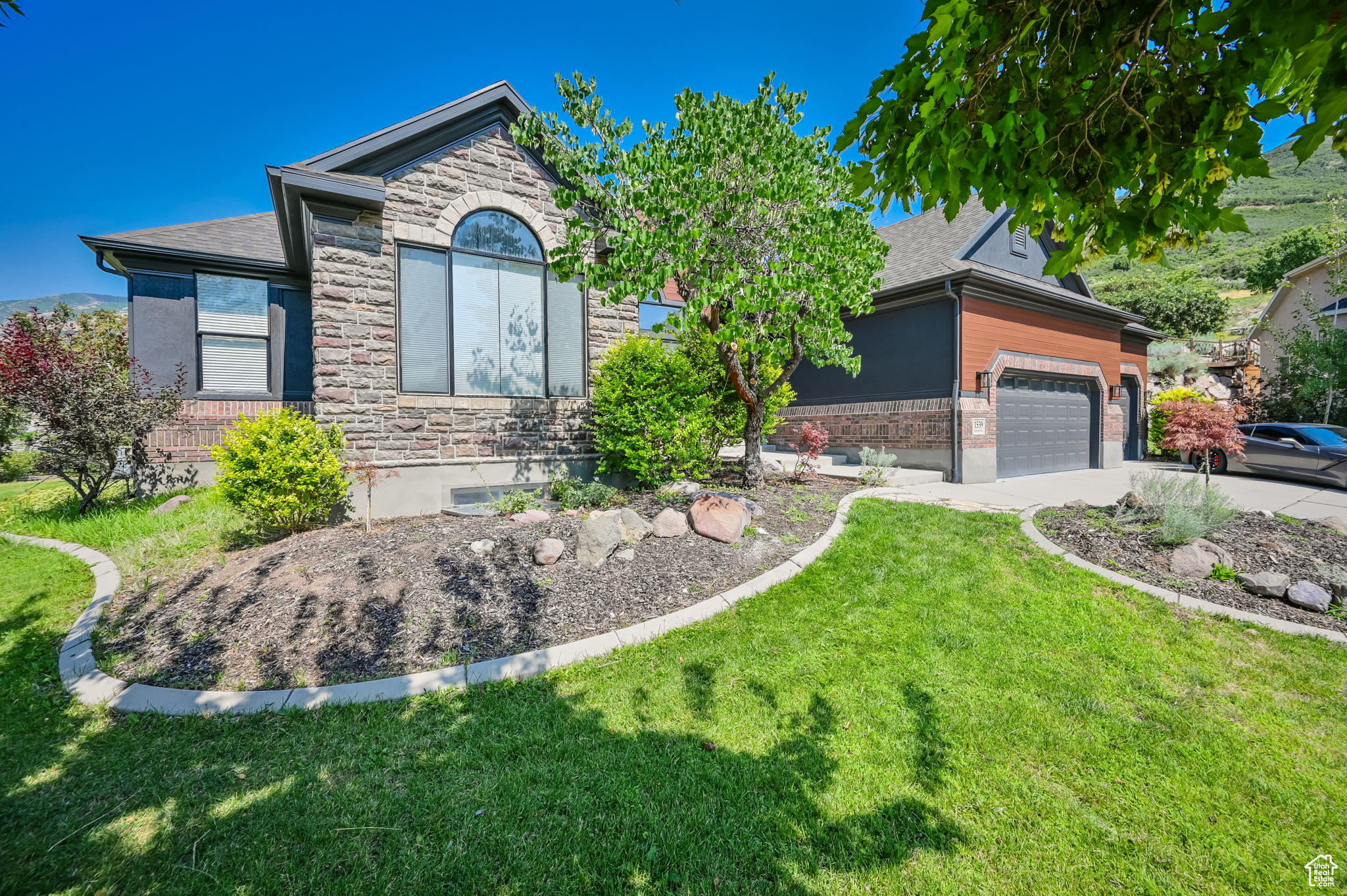 1539 E TUMBLEWEED WAY