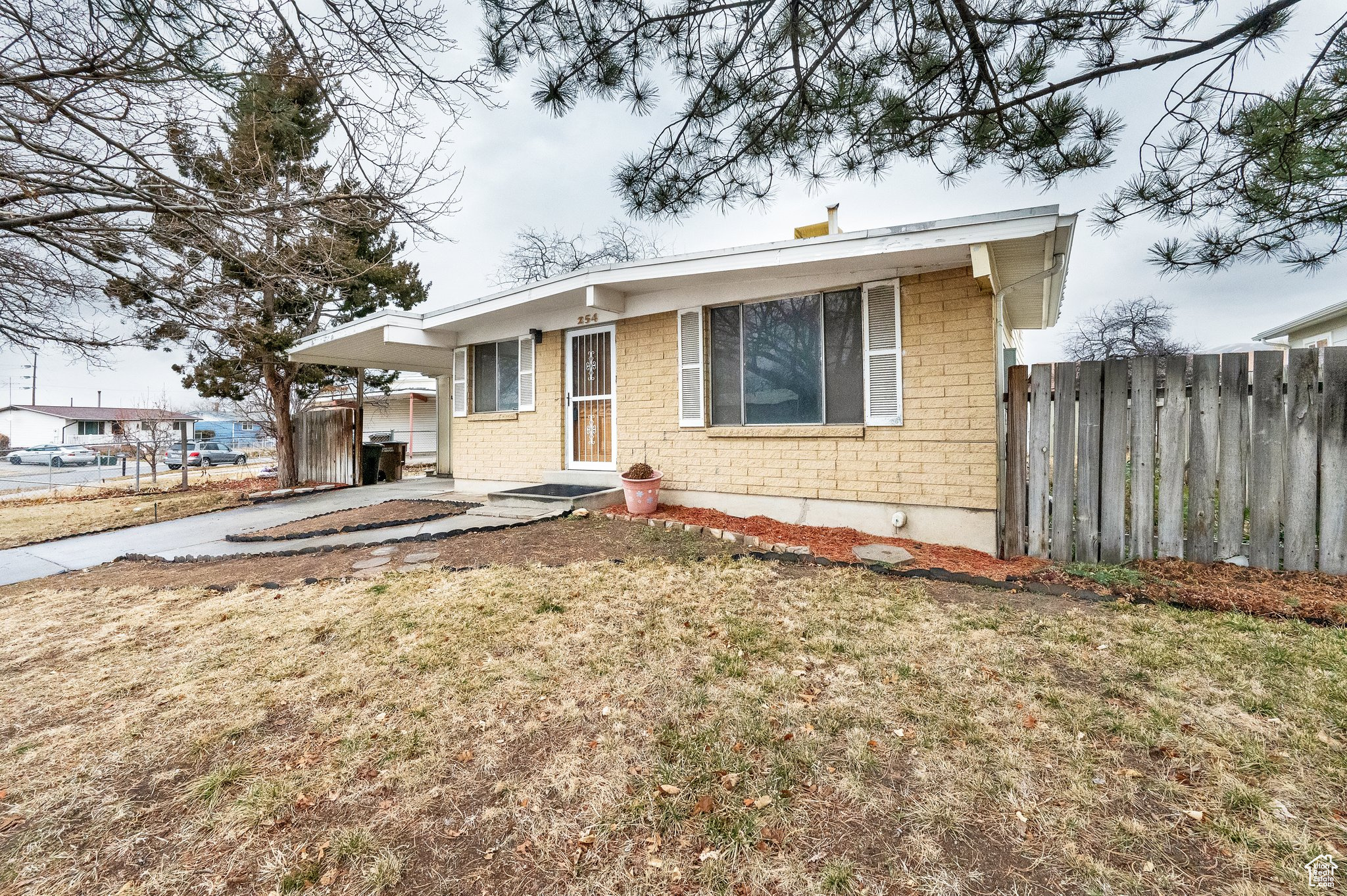 254 N SILVER STAR DR
