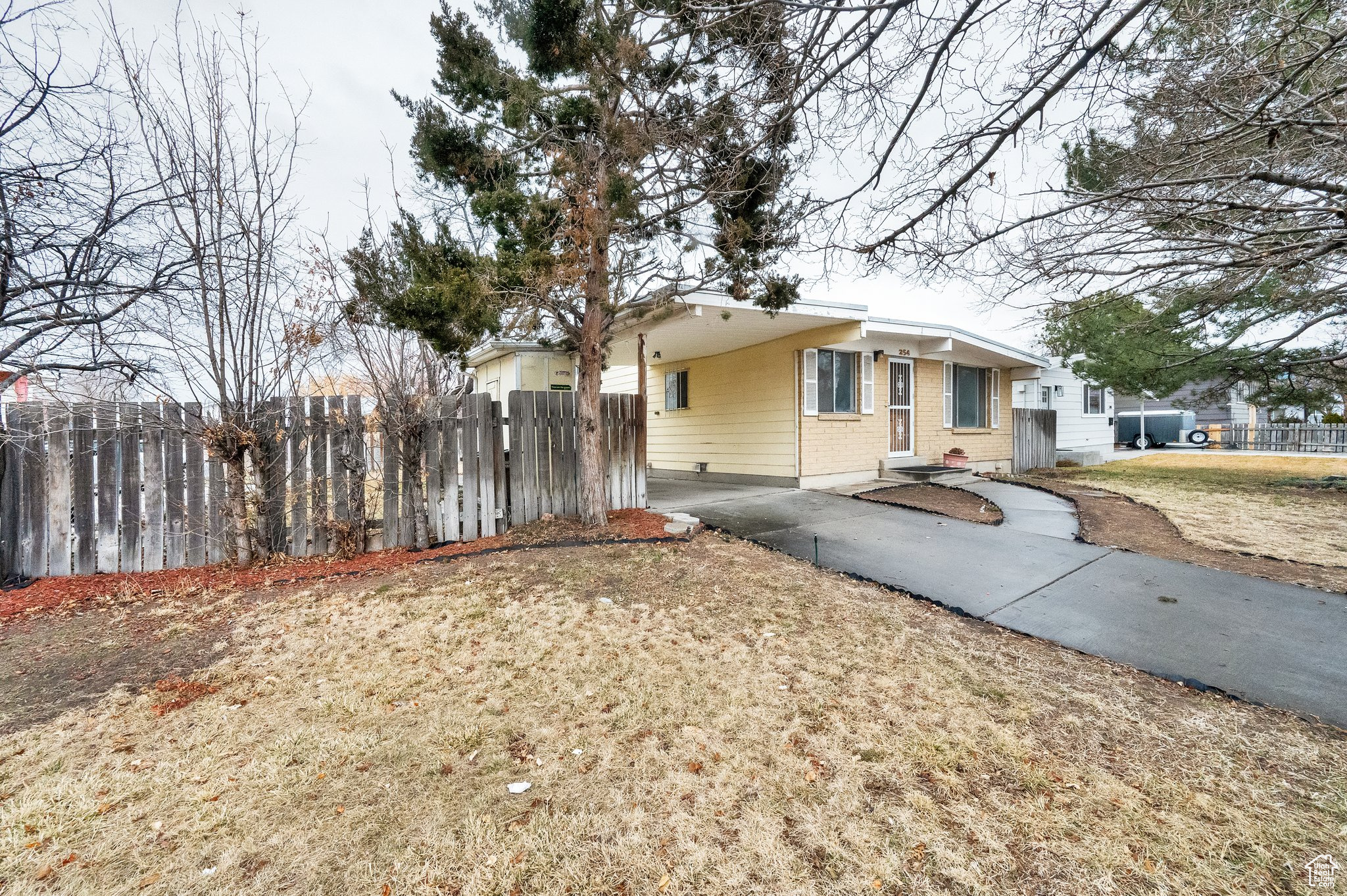 254 N SILVER STAR DR