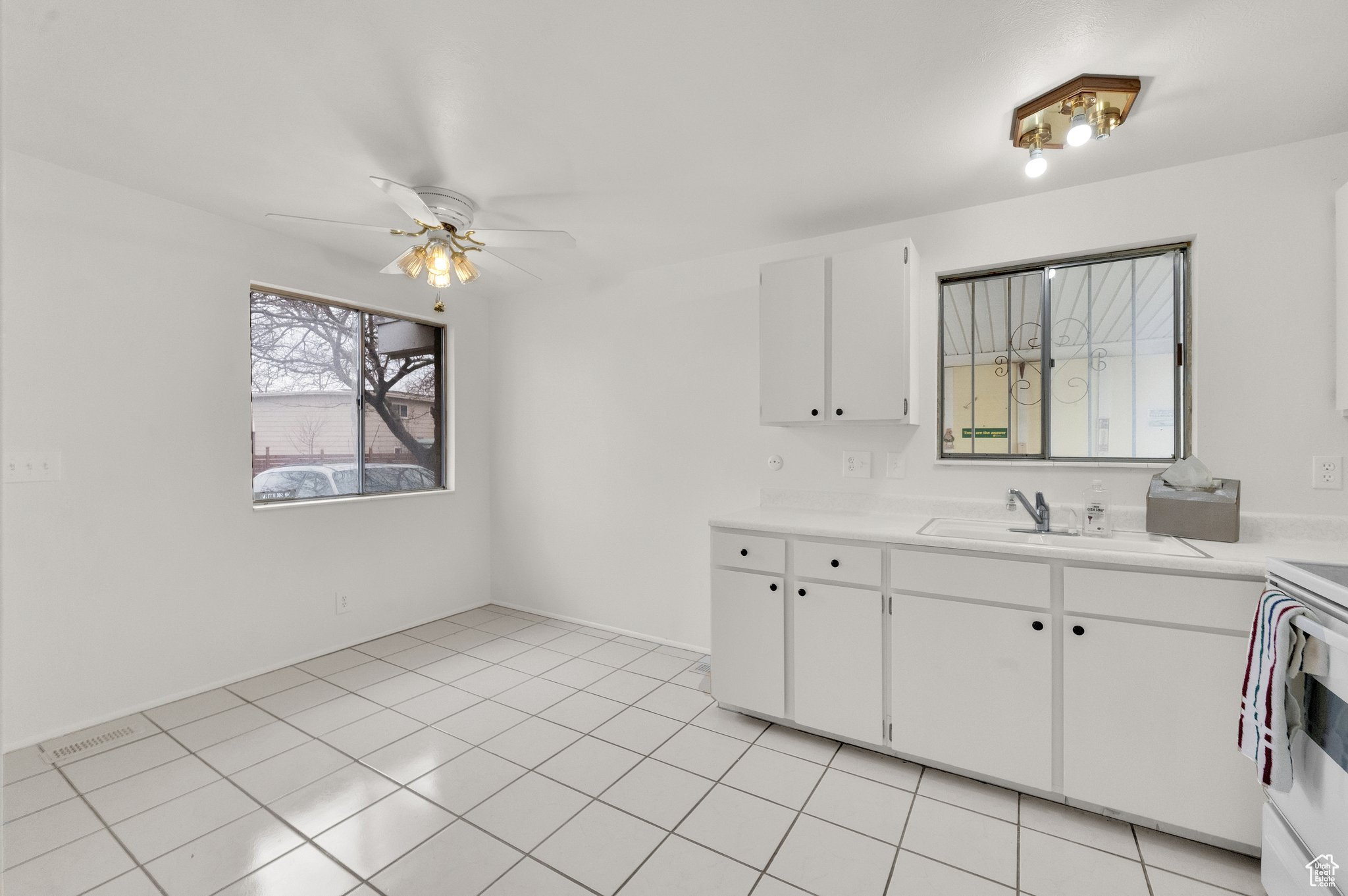 254 N SILVER STAR DR
