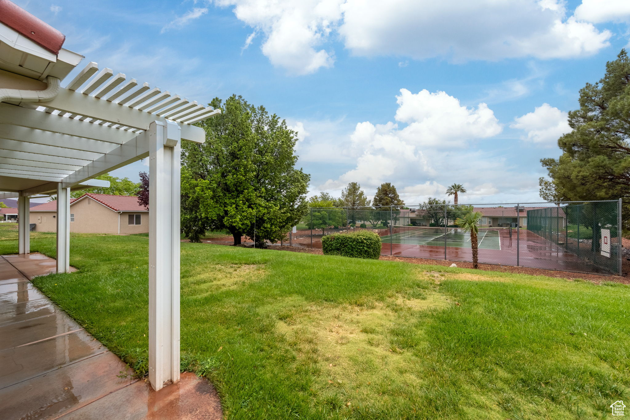 504 E MAJESTIC DR