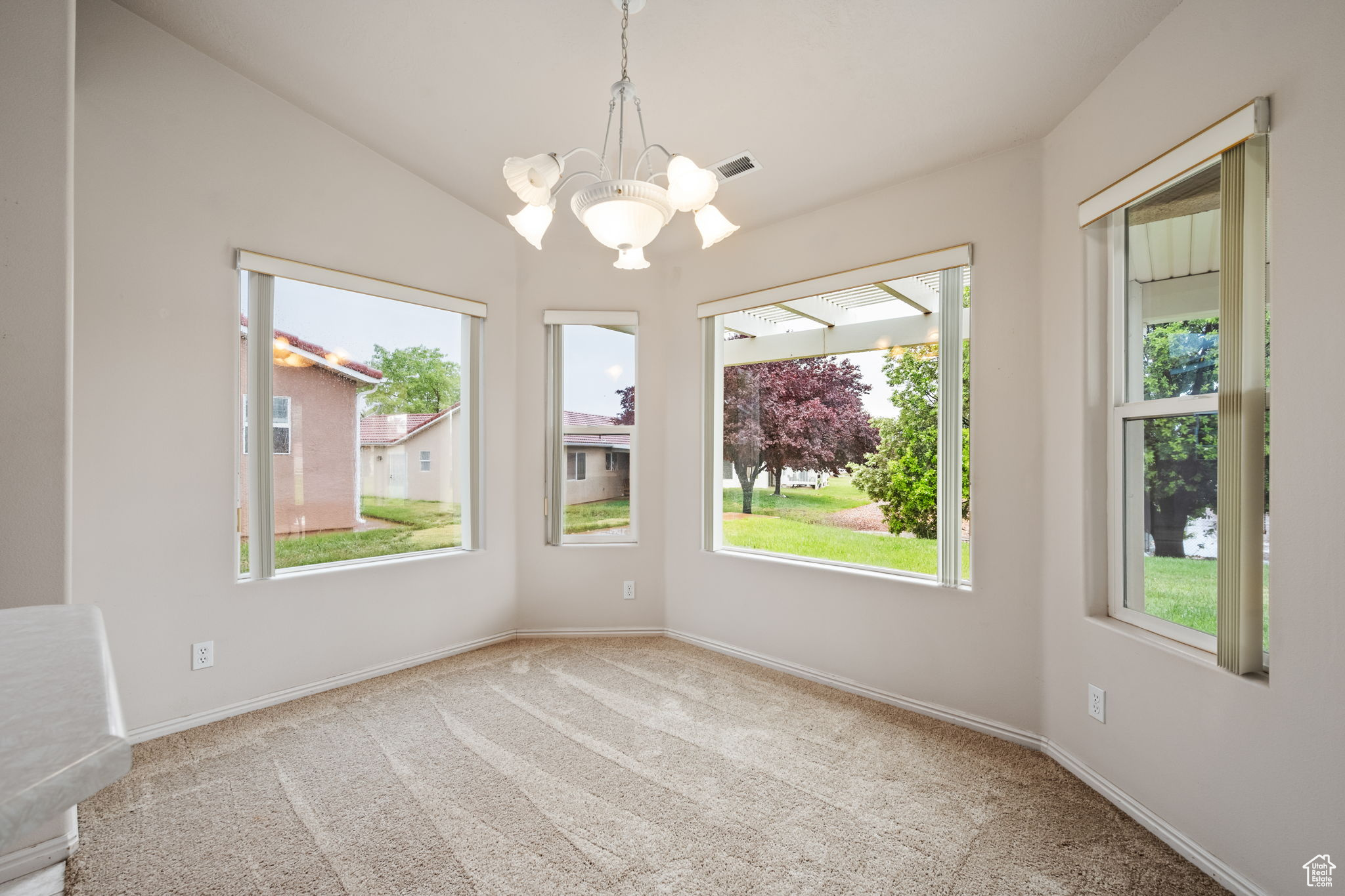 504 E MAJESTIC DR