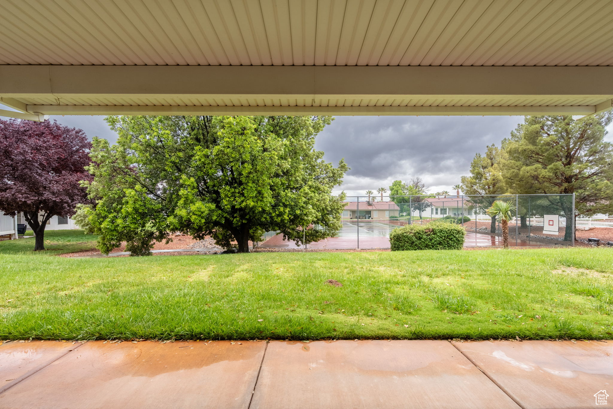504 E MAJESTIC DR