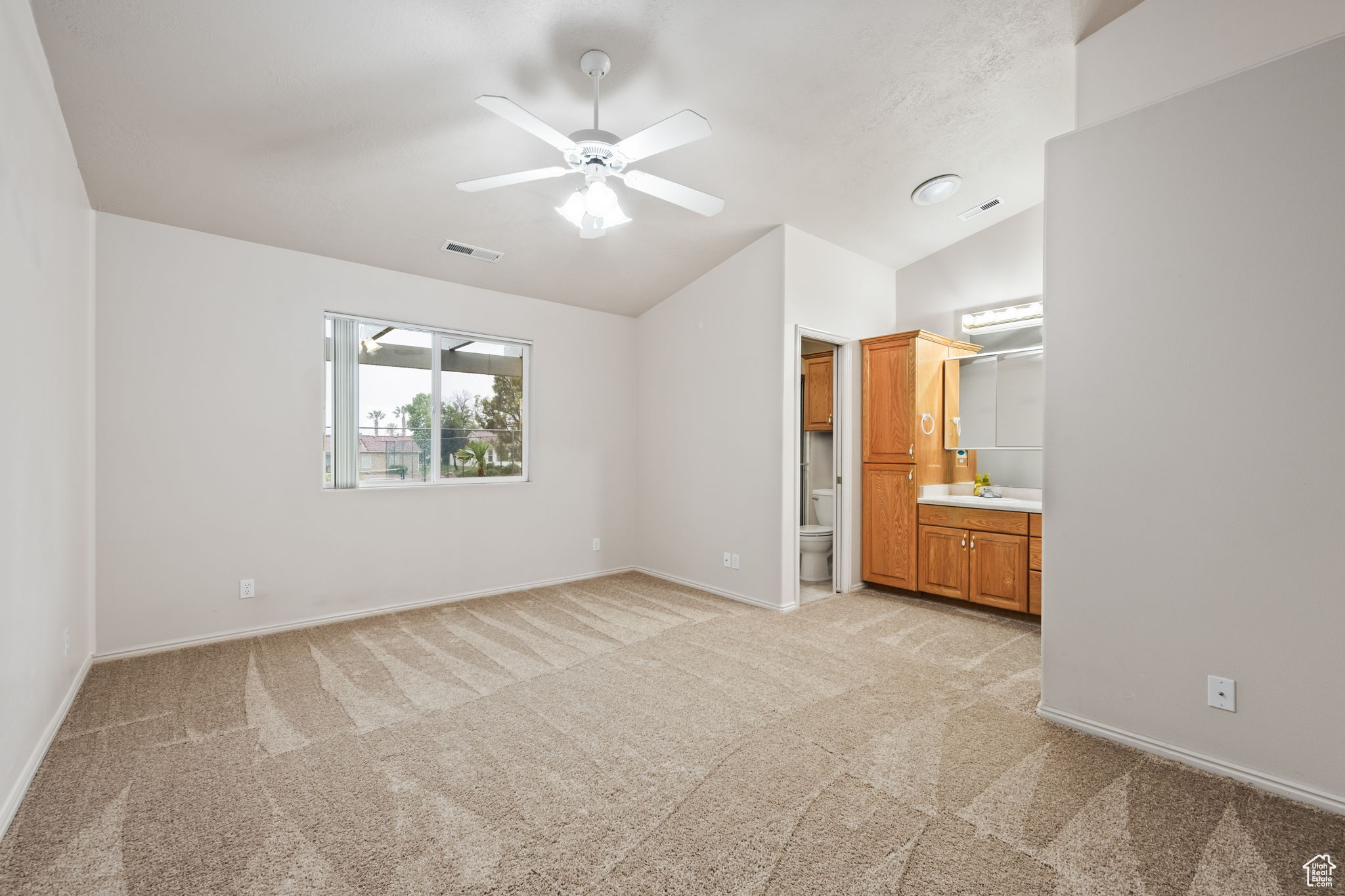 504 E MAJESTIC DR