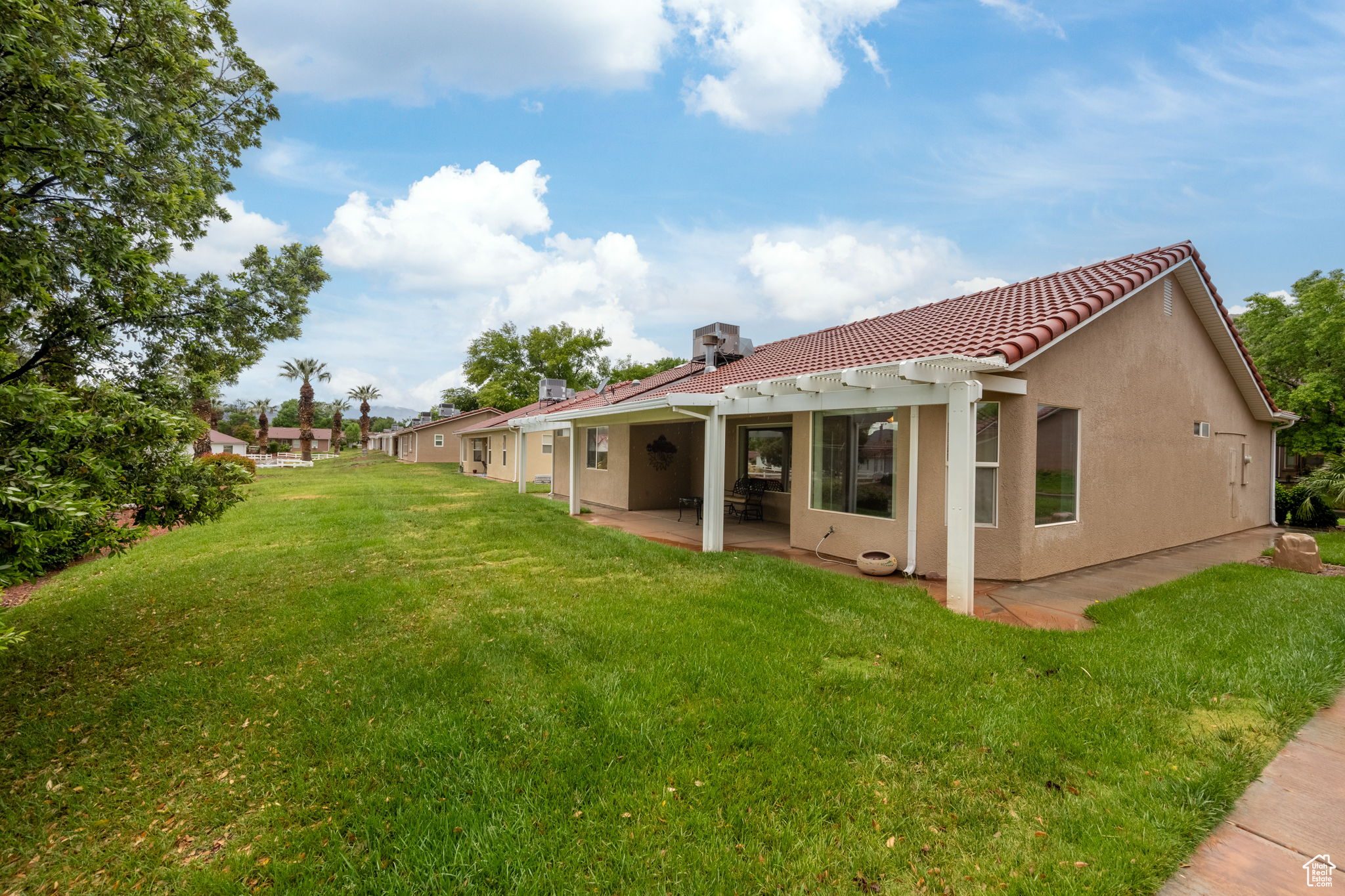504 E MAJESTIC DR