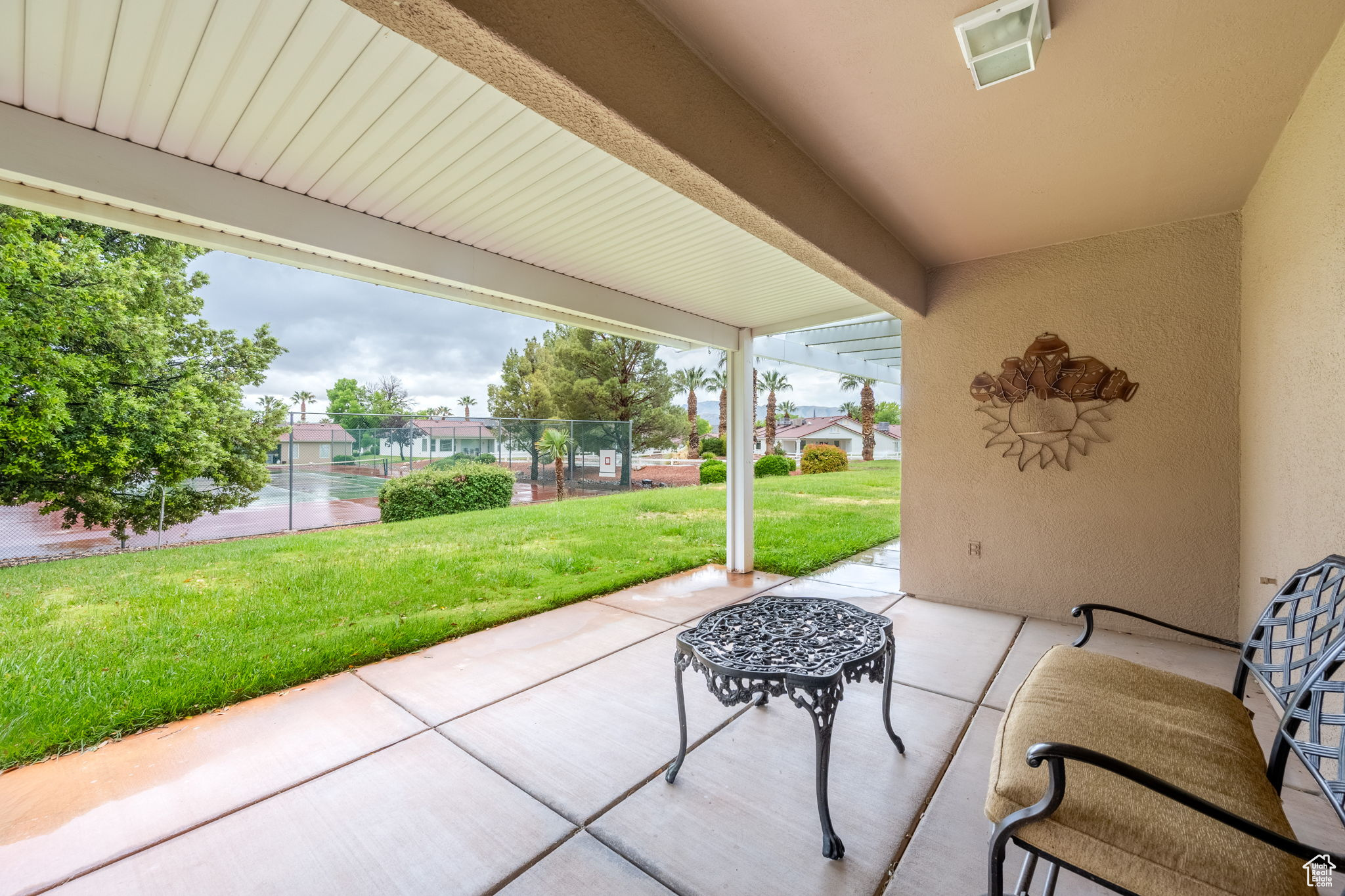 504 E MAJESTIC DR