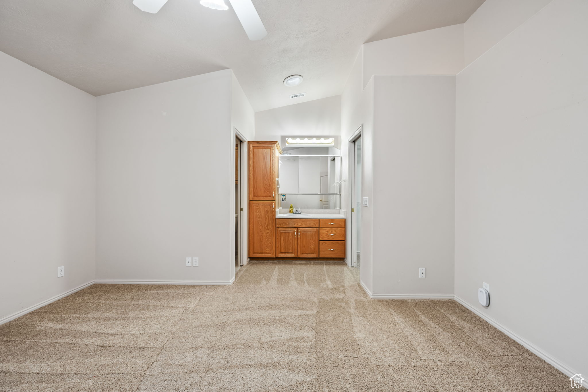 504 E MAJESTIC DR