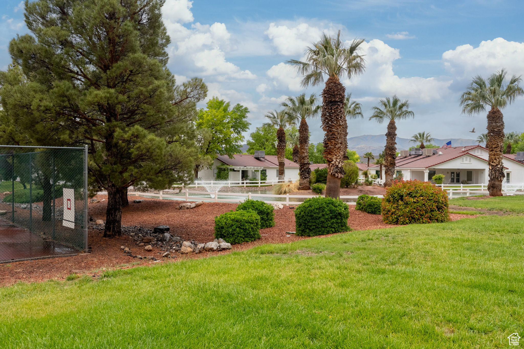 504 E MAJESTIC DR