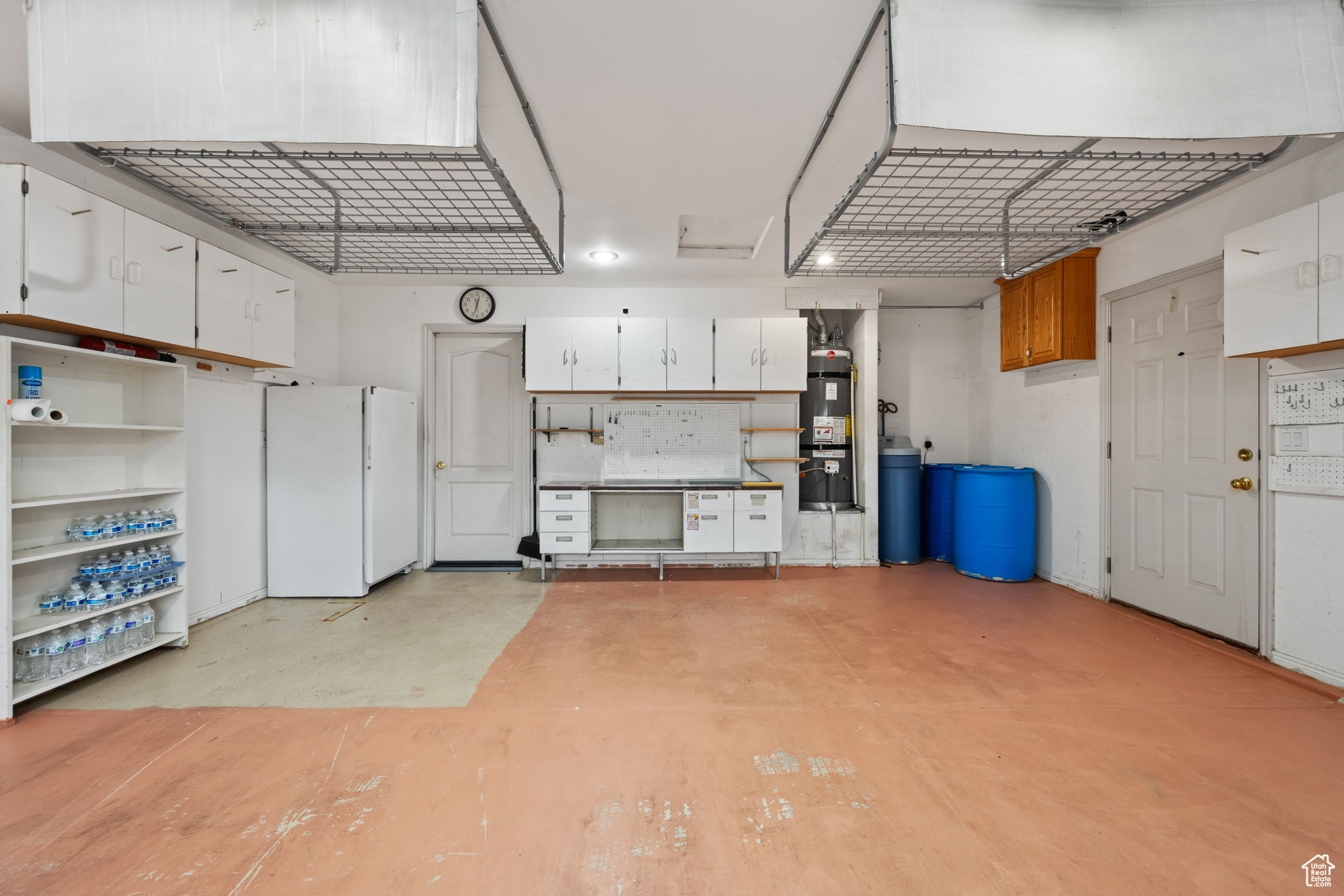 504 E MAJESTIC DR