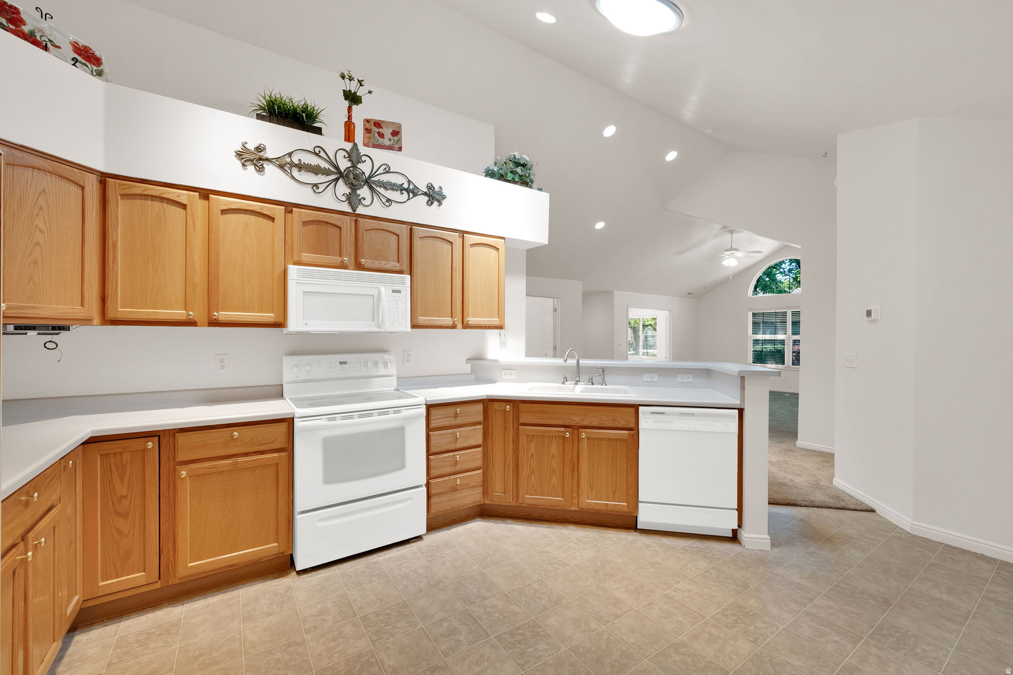 2136 W JORDAN VILLA DR