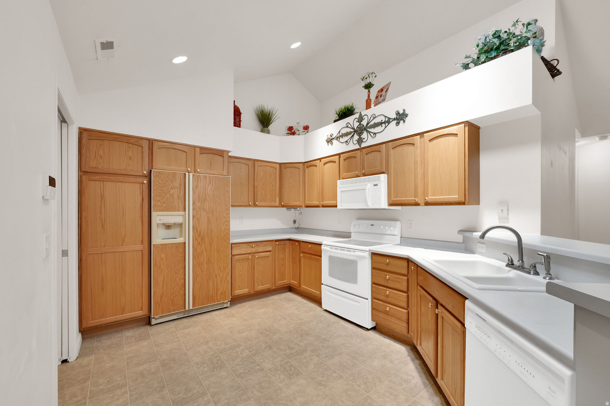 2136 W JORDAN VILLA DR