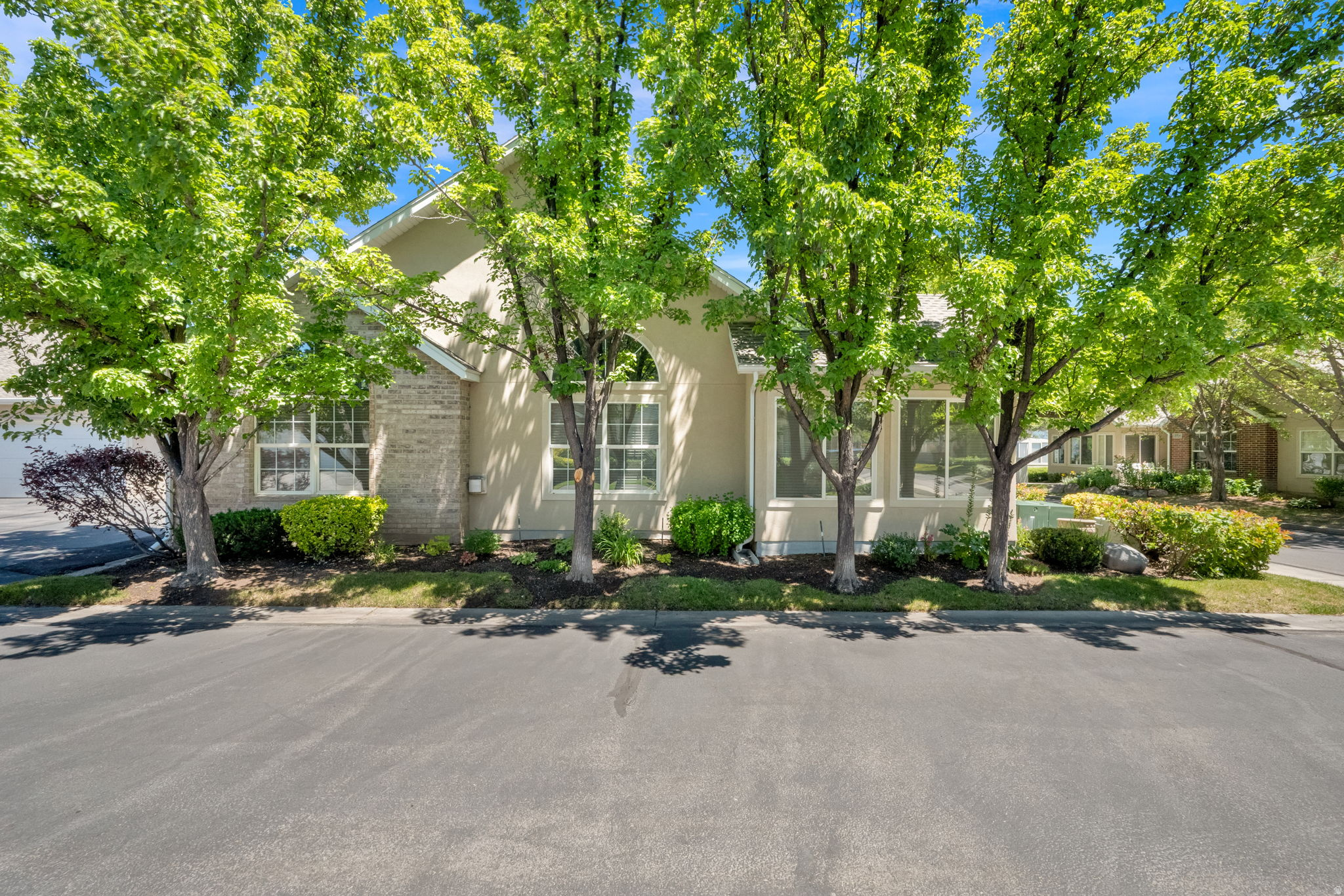 2136 W JORDAN VILLA DR