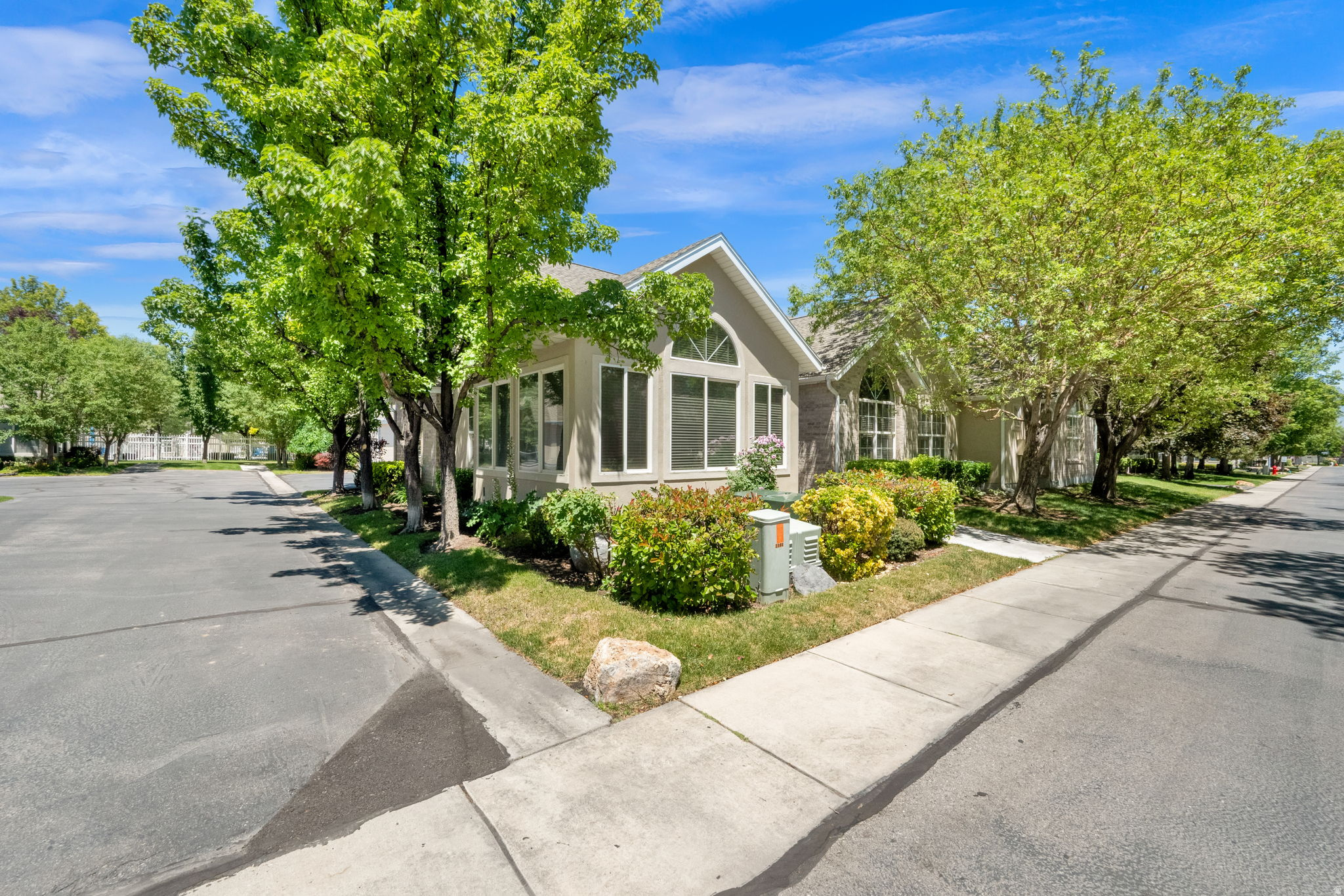 2136 W JORDAN VILLA DR