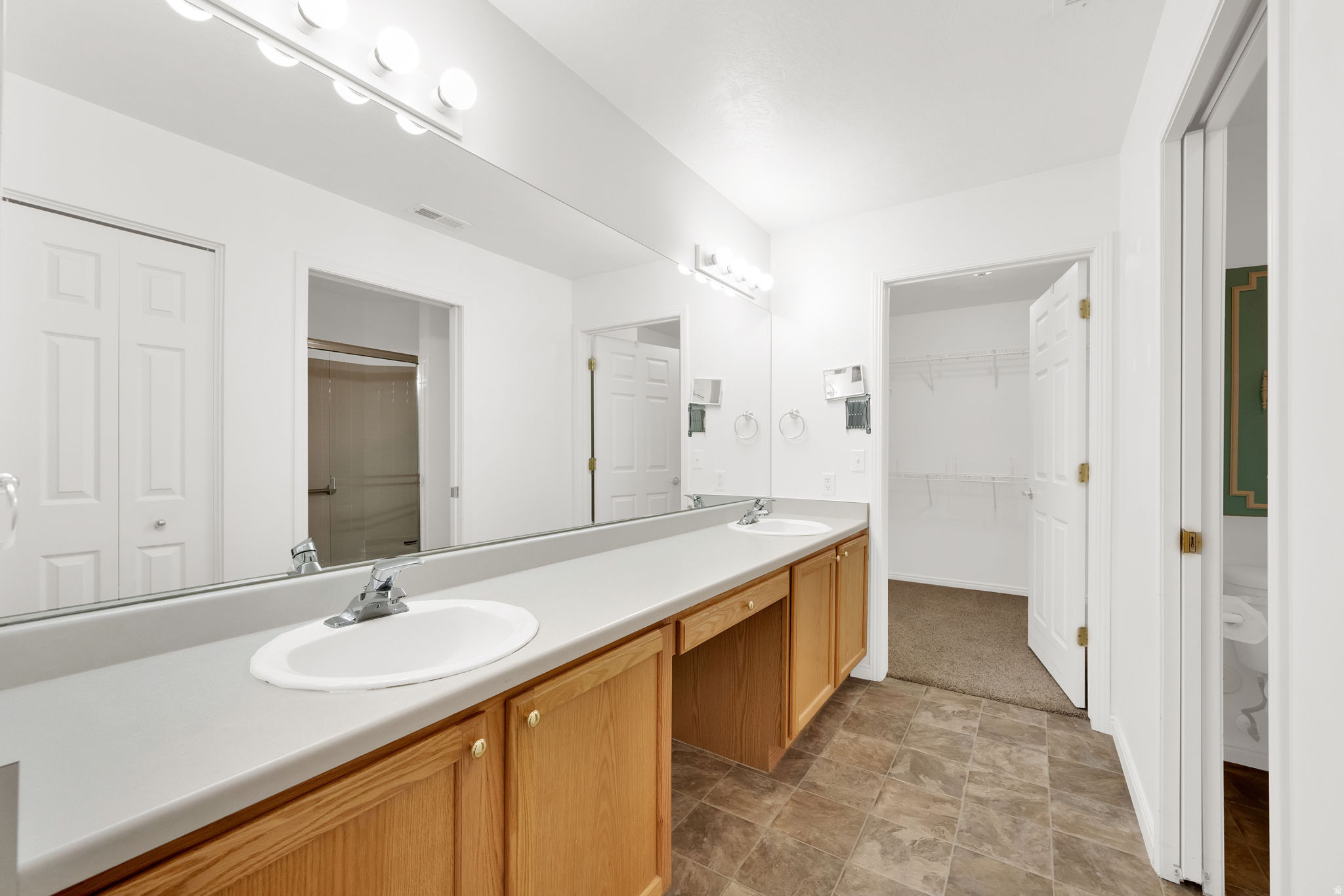 2136 W JORDAN VILLA DR