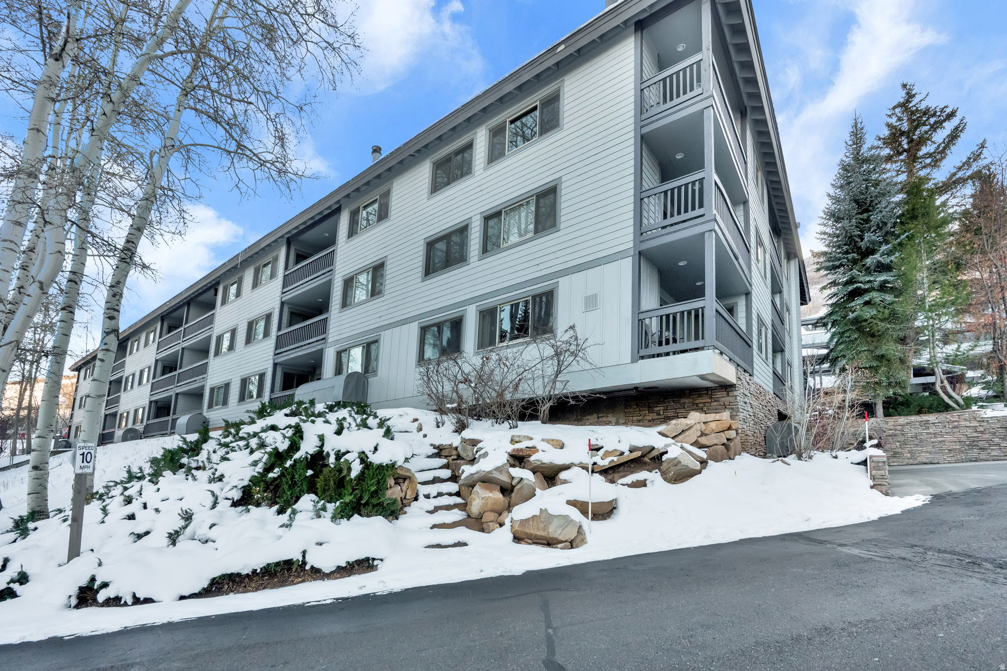 405 SILVER KING DR #121