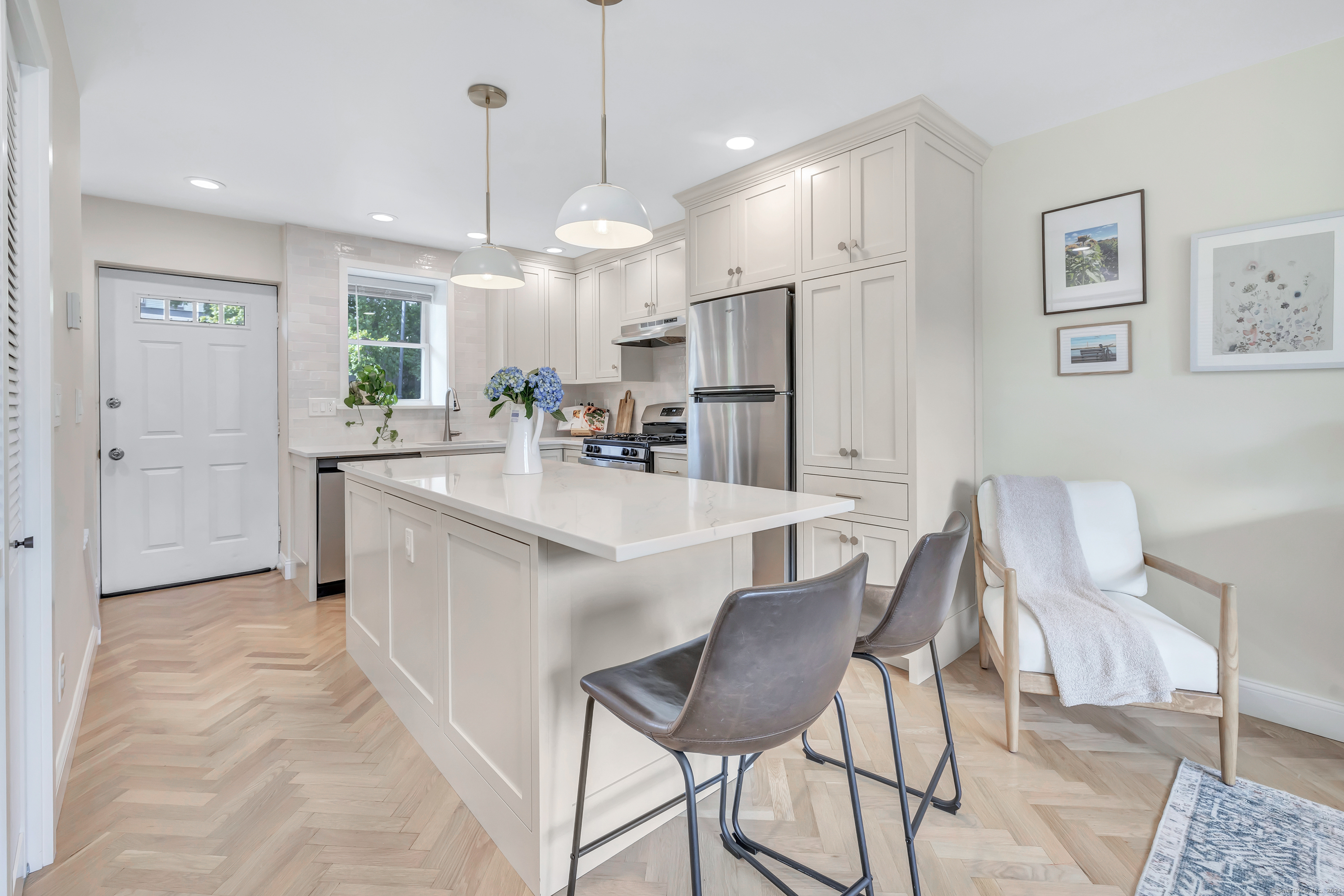 32 Pine Street APT 1B