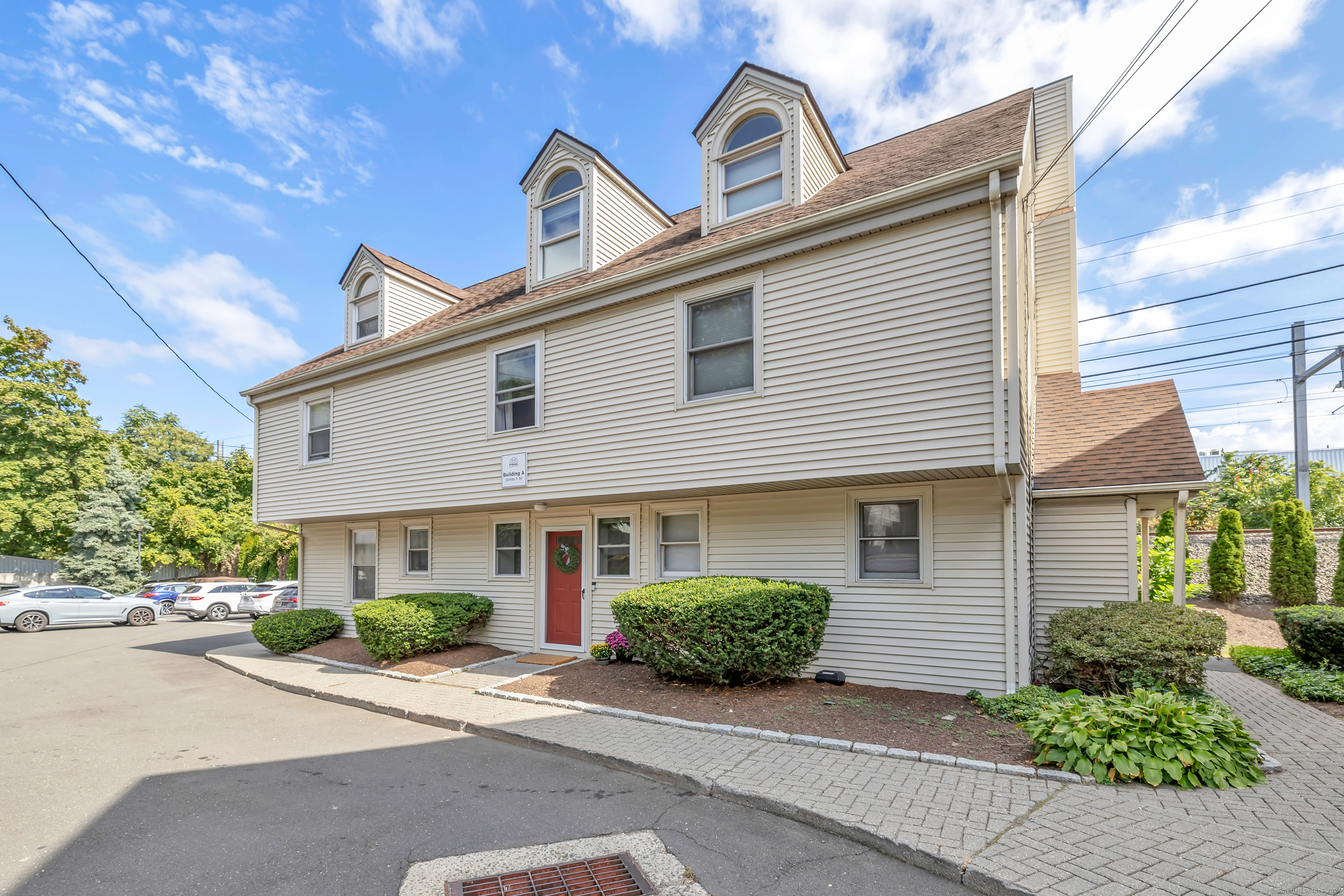 32 Pine Street APT 1B