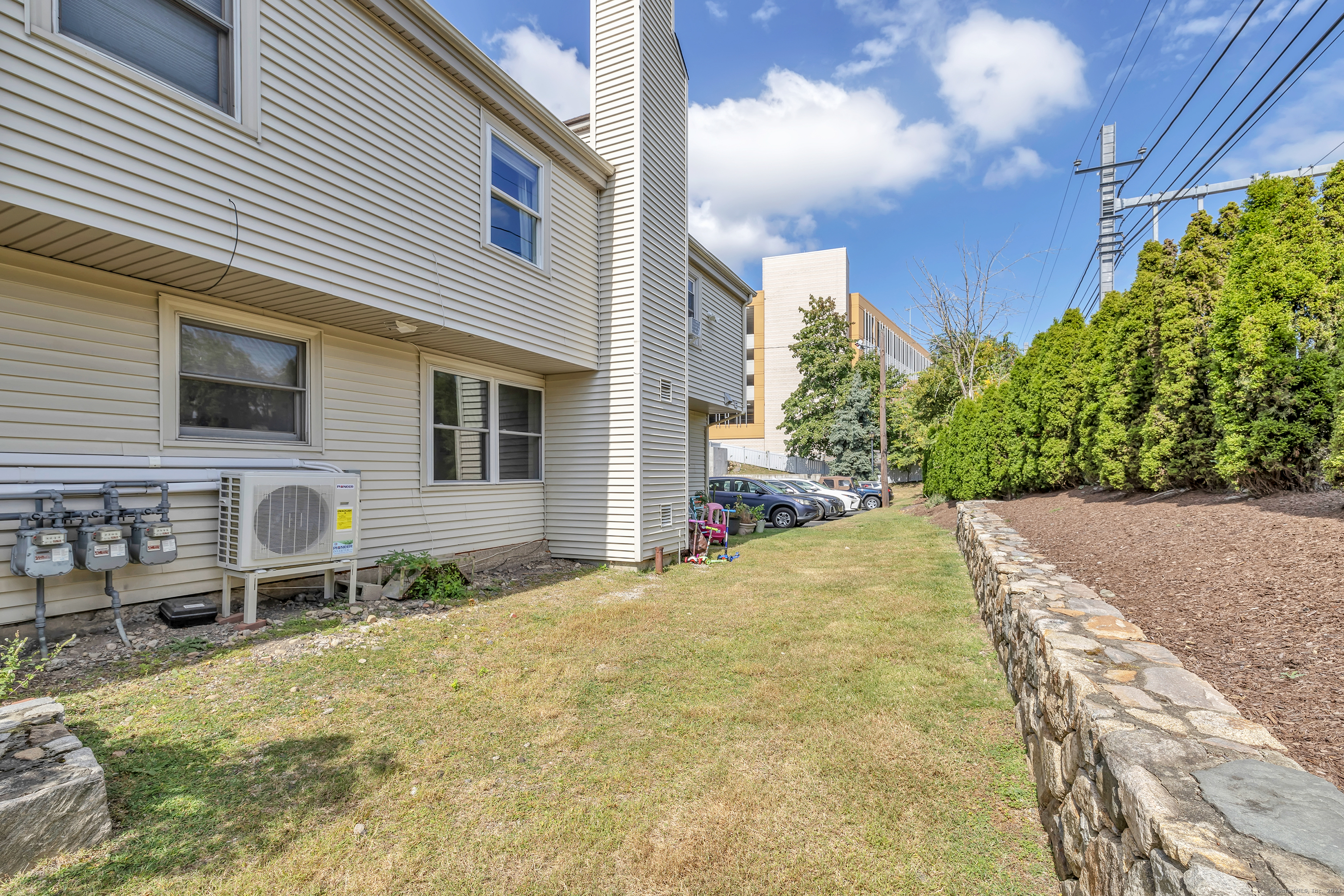 32 Pine Street APT 1B
