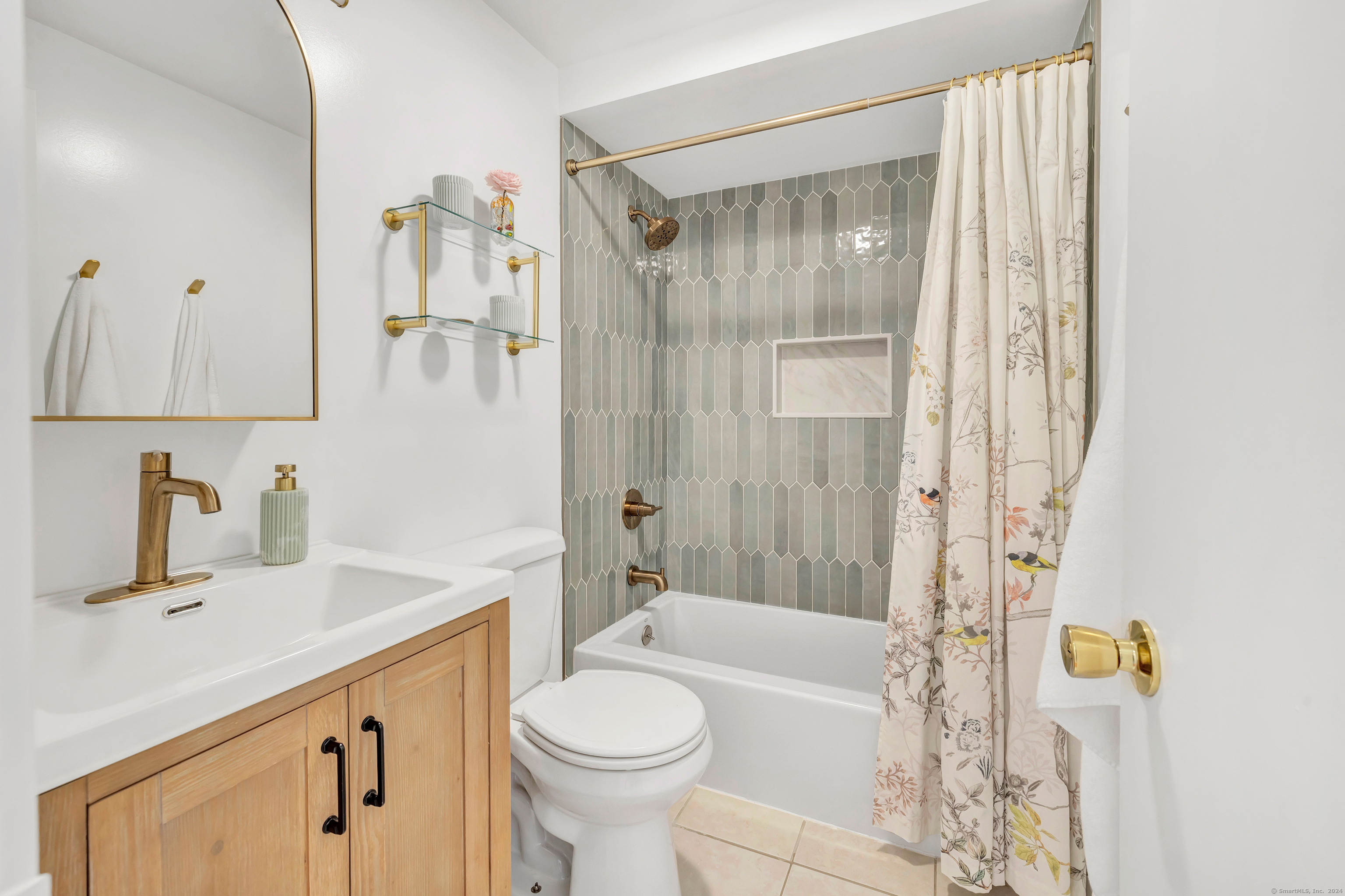 32 Pine Street APT 1B