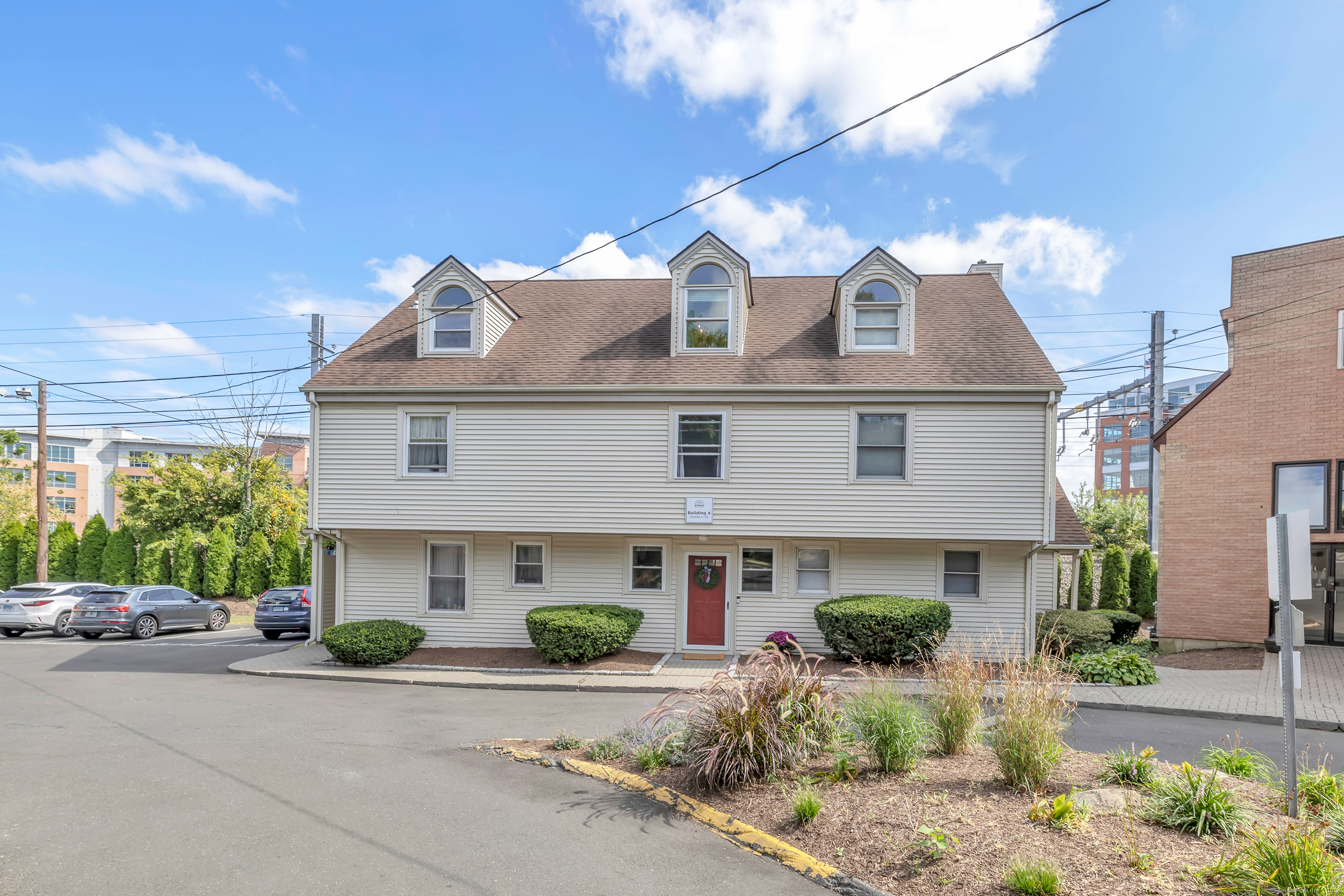32 Pine Street APT 1B