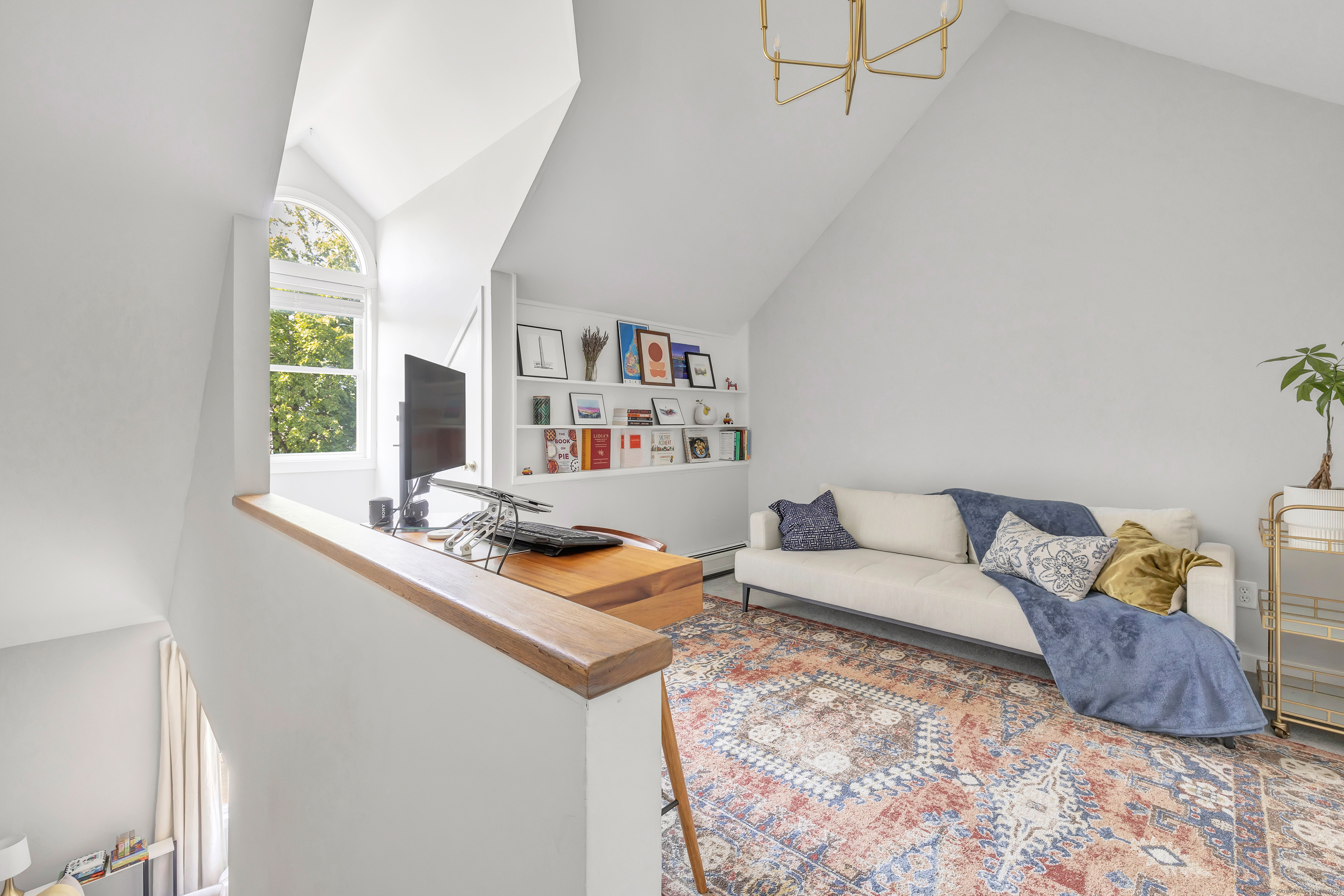 32 Pine Street APT 1B