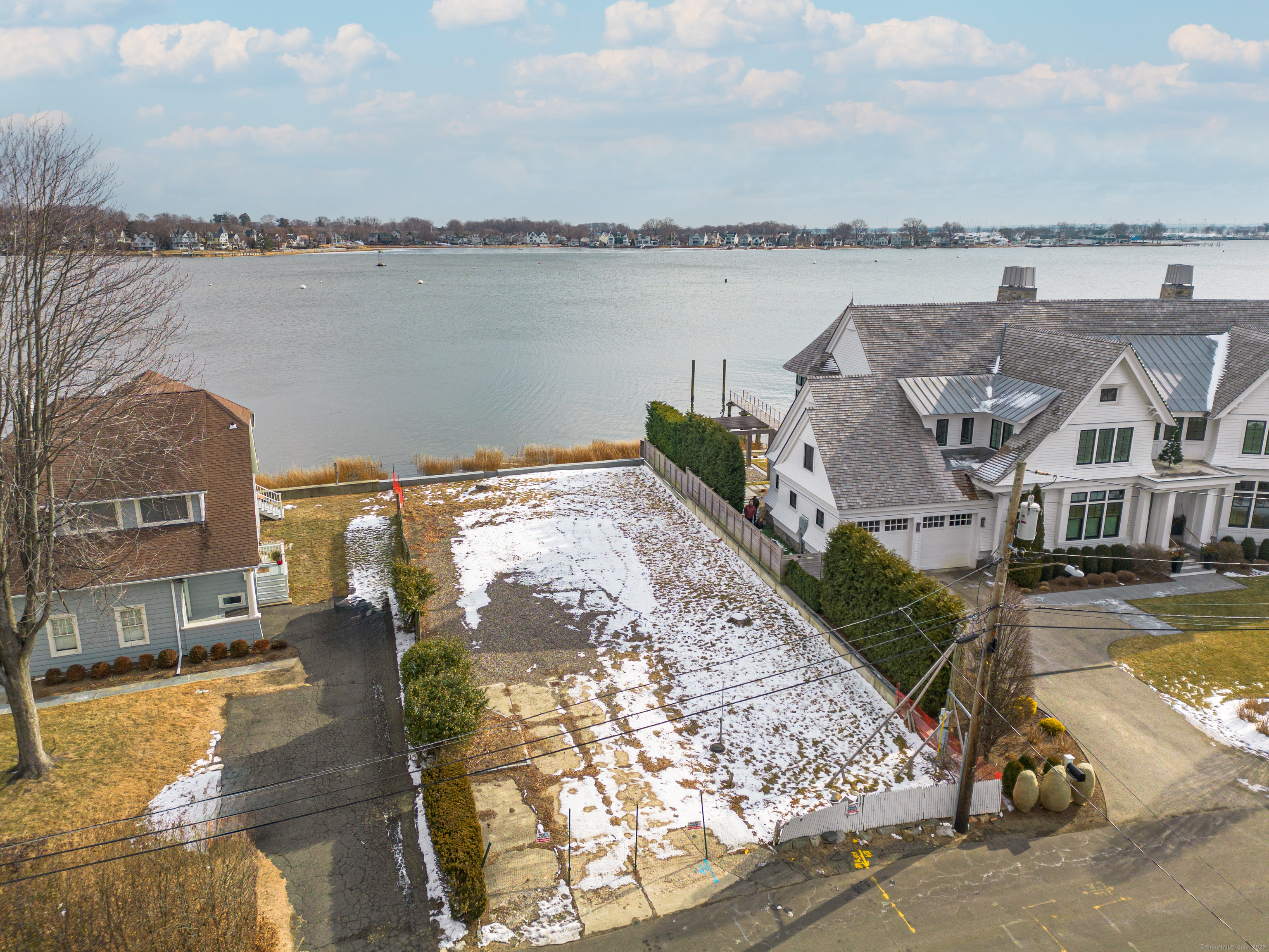 36 Shorefront Park